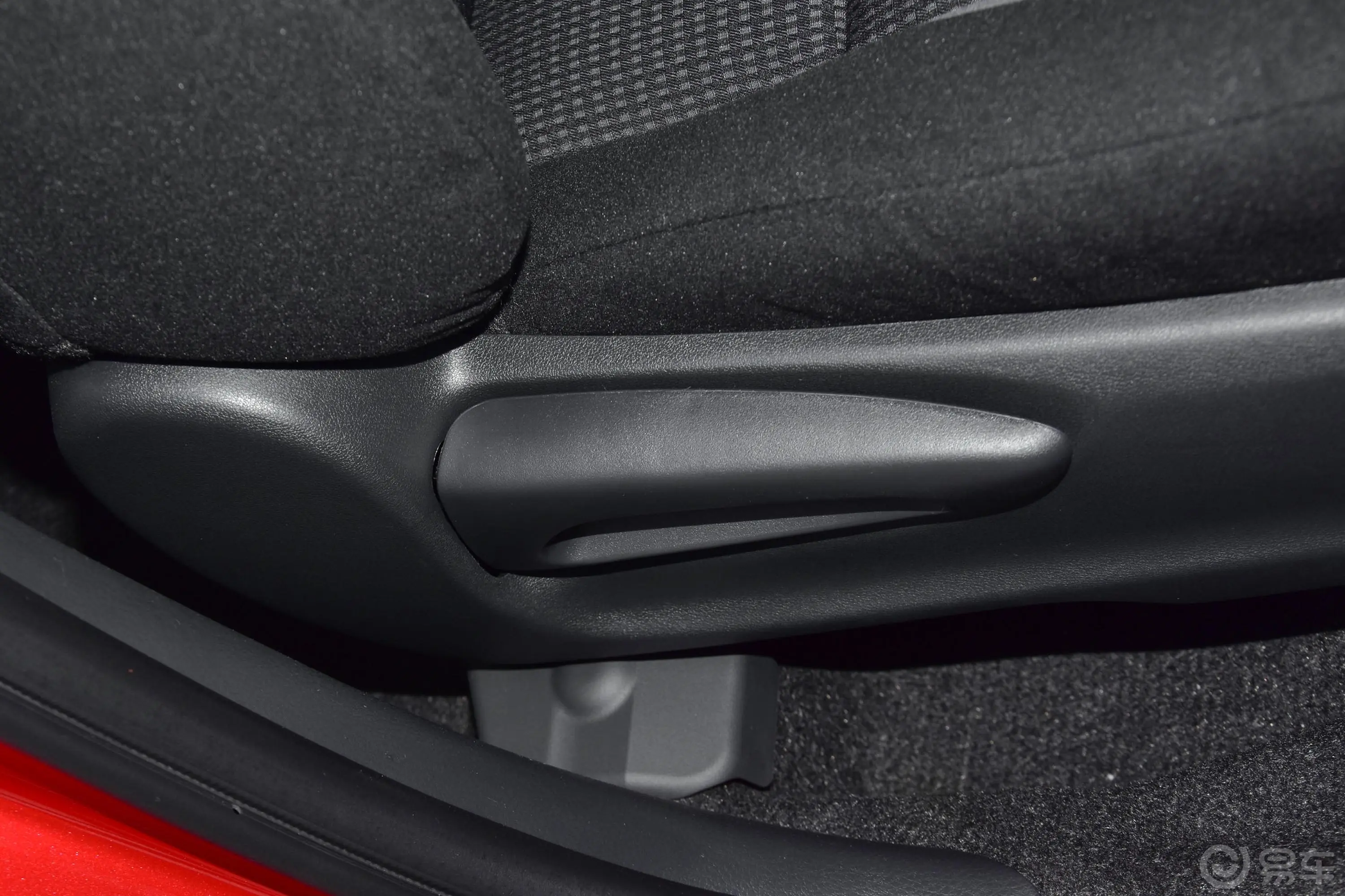 威驰1.5L CVT创行版副驾座椅调节