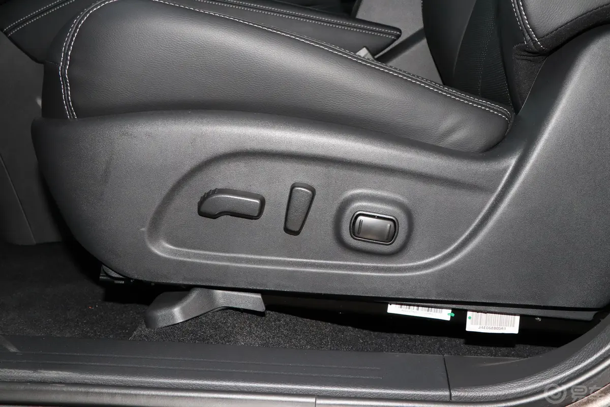 楼兰2.5L 两驱 Plus 智联领先版主驾座椅调节