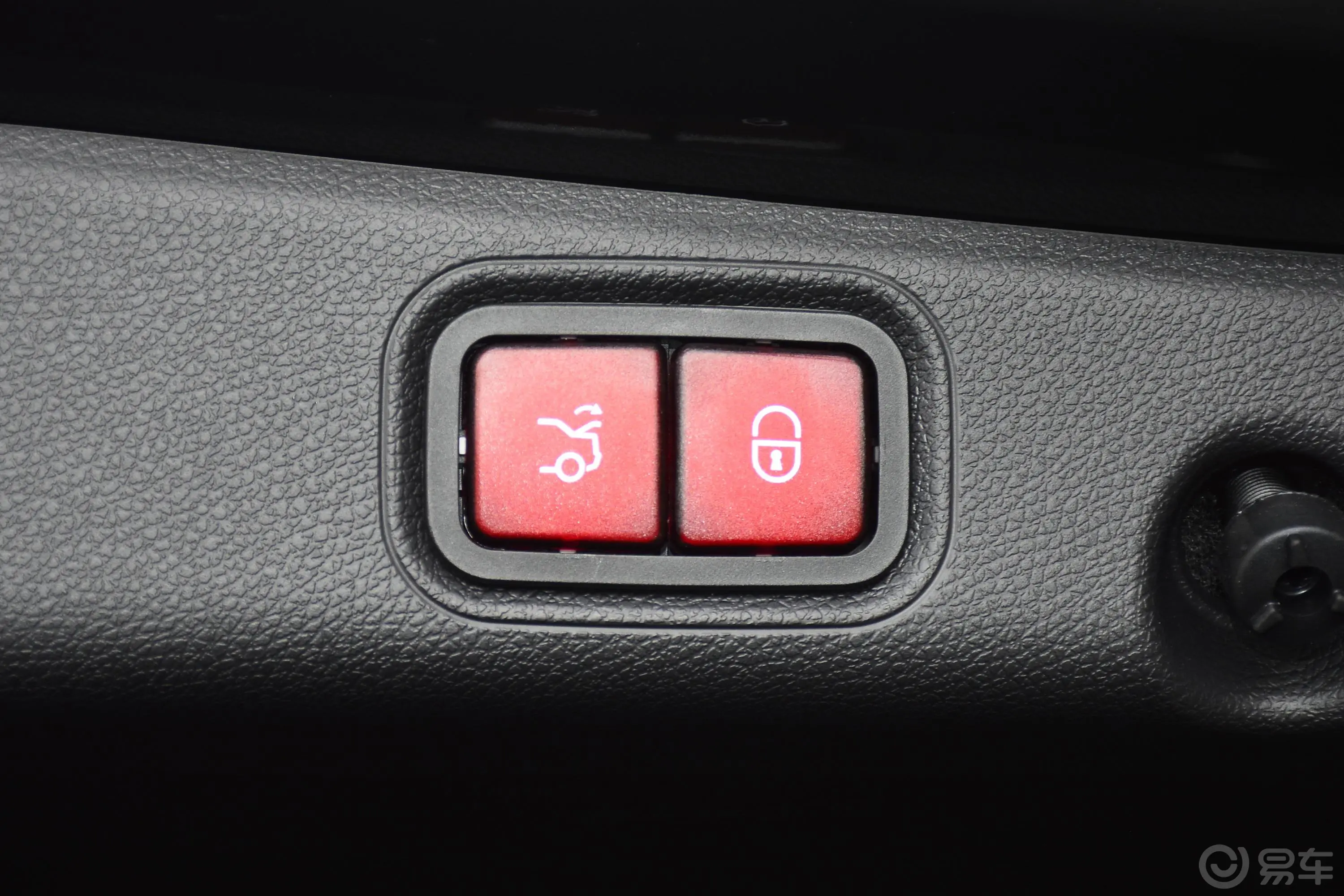 奔驰E级改款 E 350 L 运动型 4MATIC电动尾门按键（手动扶手）