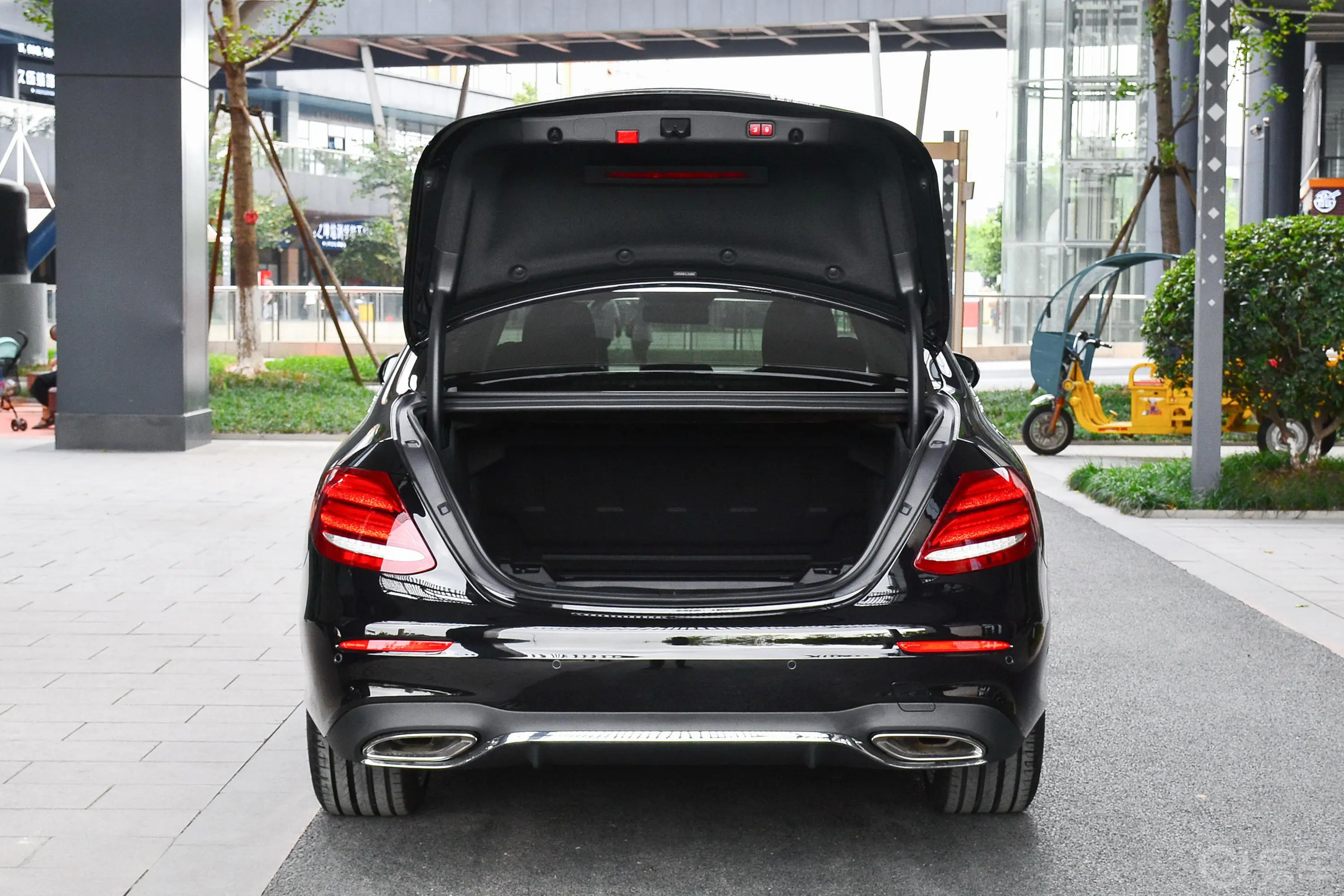 奔驰E级改款 E 350 L 运动型 4MATIC空间