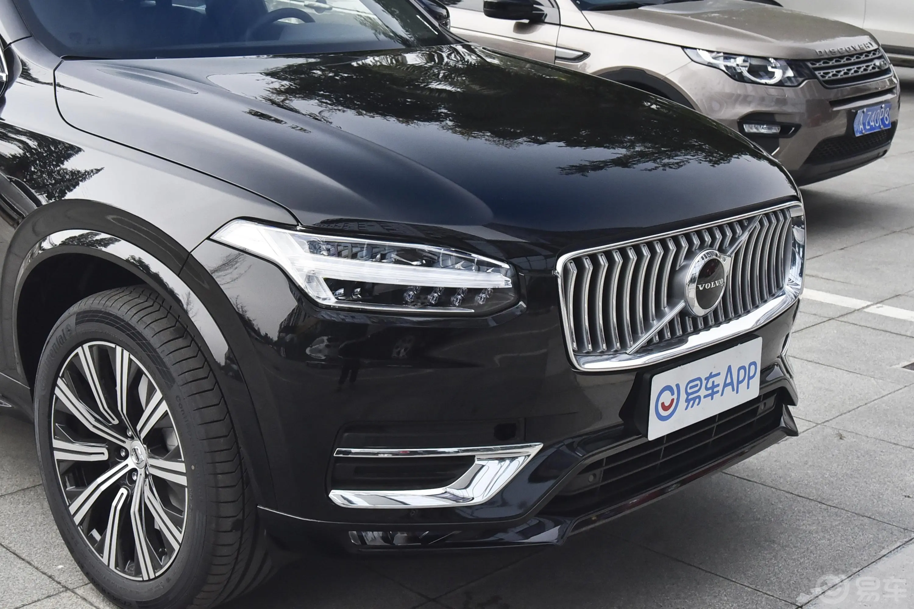 沃尔沃XC90B5 智行豪华版 7座前格栅侧俯拍