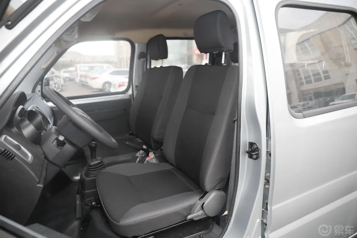 神骐T20单排 1.5L 手动 钢板厢货标准版驾驶员座椅