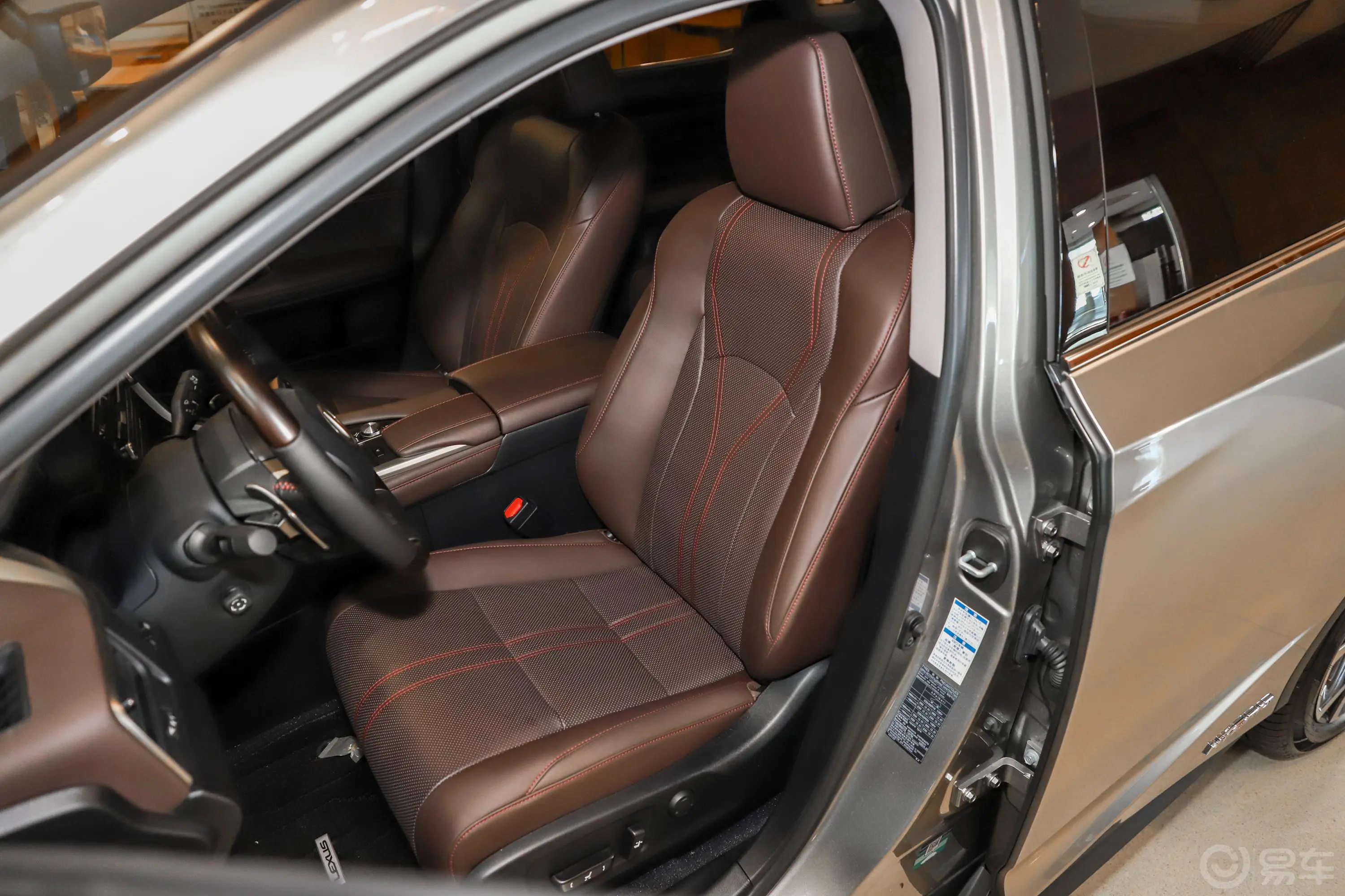 雷克萨斯RX改款 450h 豪华版驾驶员座椅