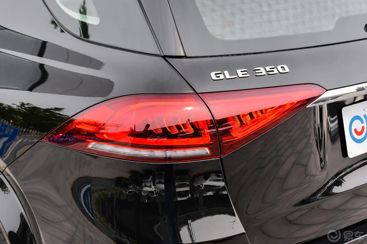 奔驰GLE改款二 GLE 350 4MATIC 时尚型尾灯侧45度俯拍