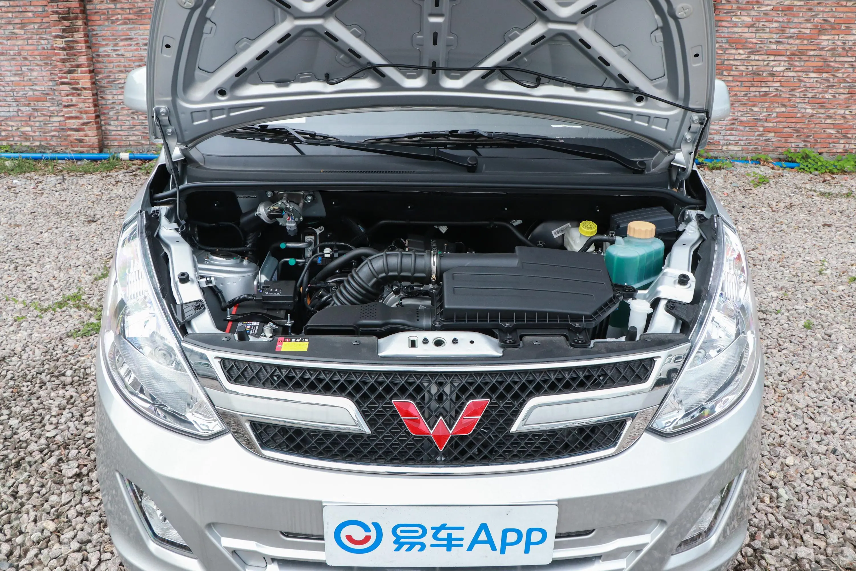 五菱荣光V1.5L 手动标准型 7/8座发动机舱整体