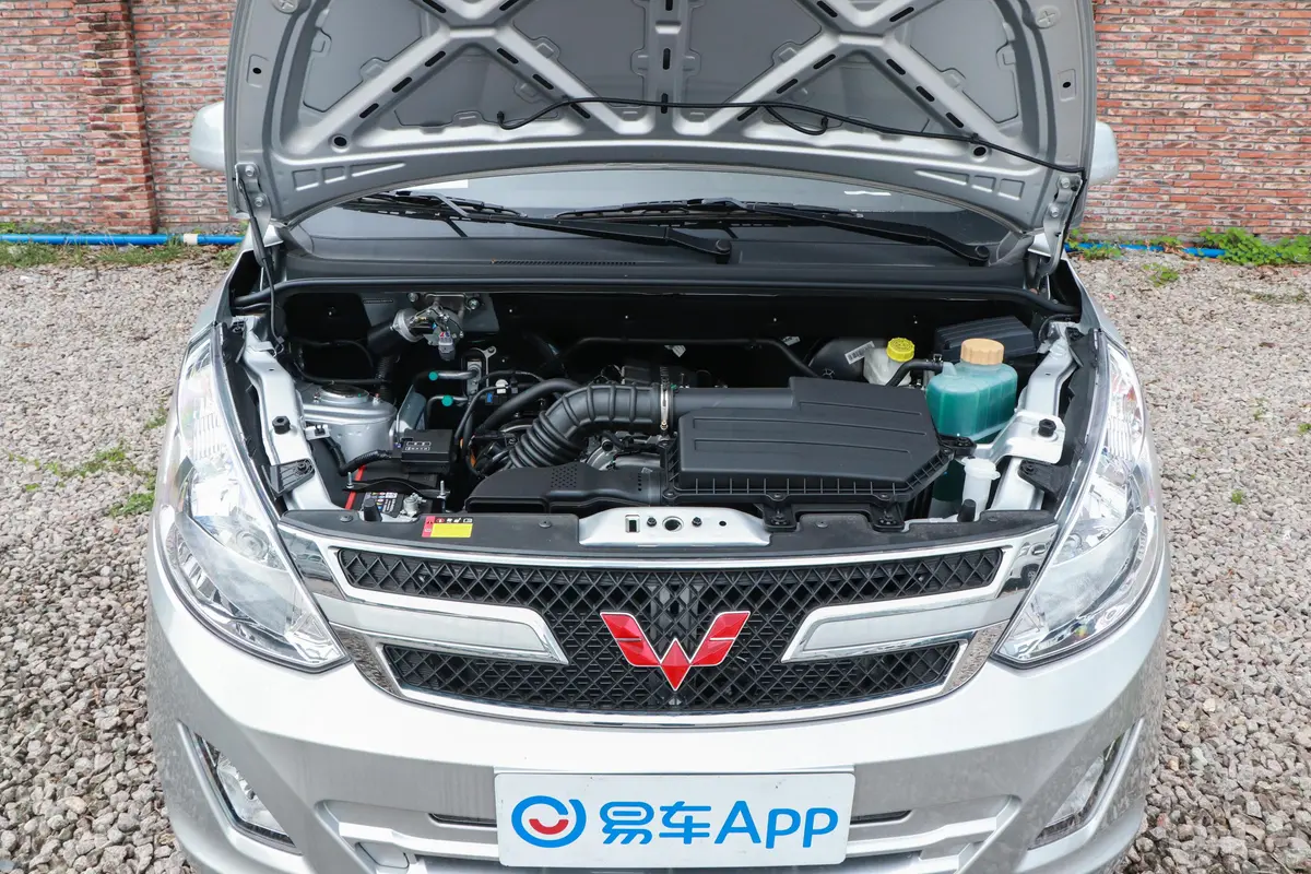 五菱荣光V1.5L 手动标准型 7/8座发动机舱整体