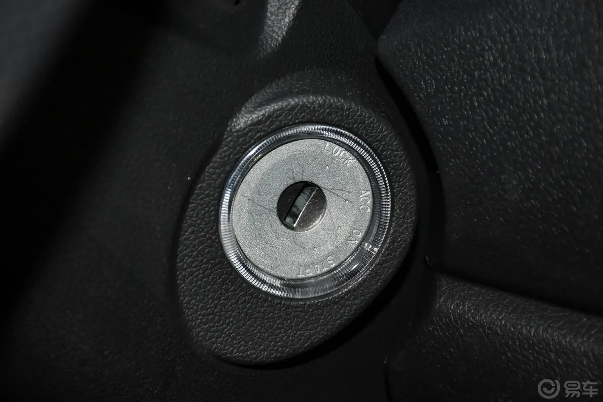 黄海N2S2.4T 手动 两驱 精英版 汽油 国VI钥匙孔或一键启动按键