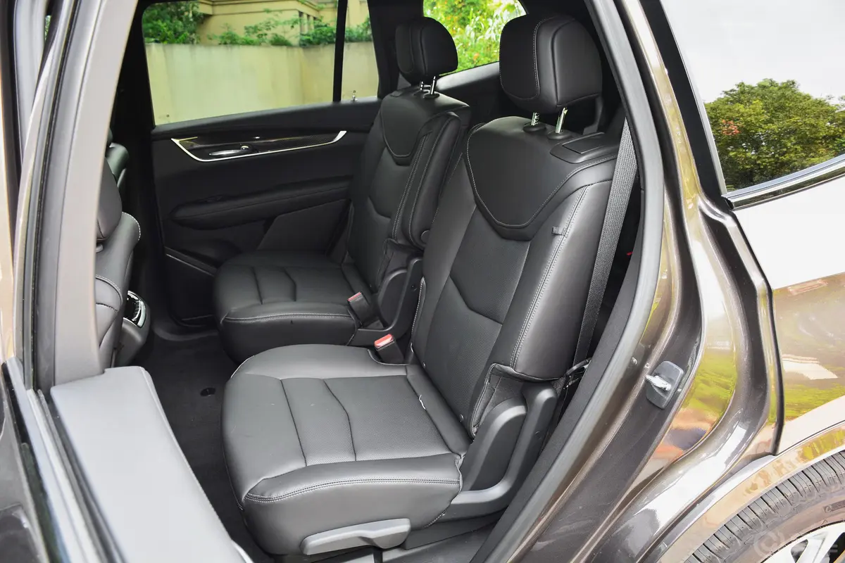 凯迪拉克XT6改款 28T 四驱 豪华运动型 6座电动尾门按键（手动扶手）