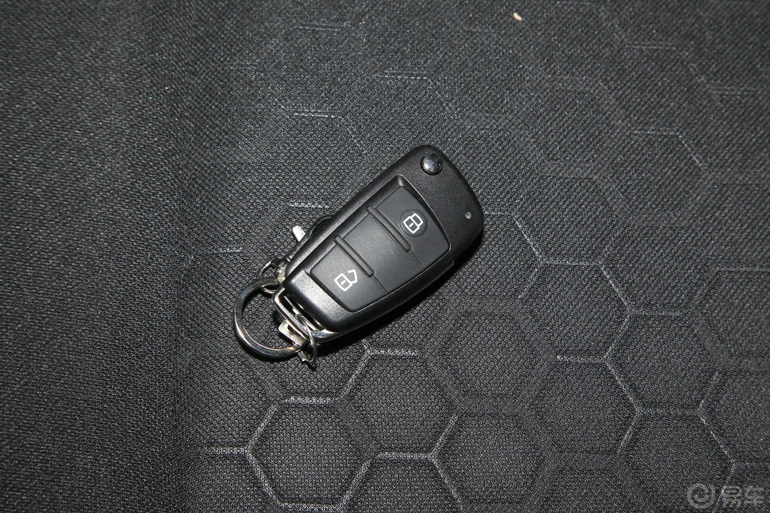 小老虎1.5T  手动三开门舒适版 汽油钥匙正面