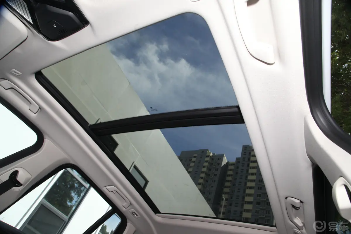 宝马X3xDrive 30i 领先型 M运动套装天窗内拍关闭