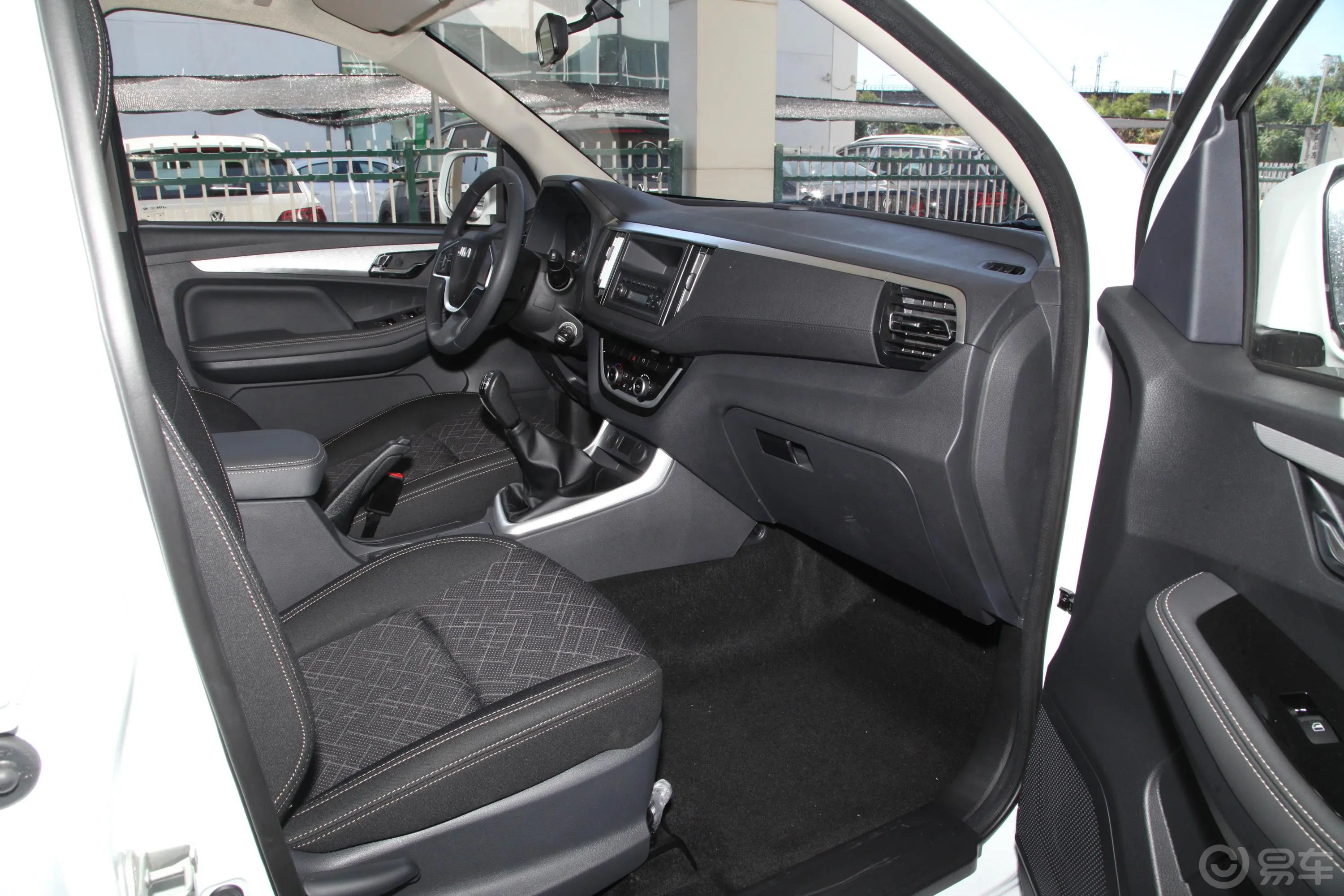 瑞迈2.4T 手动 两驱 长轴舒适版 汽油内饰全景副驾驶员方向