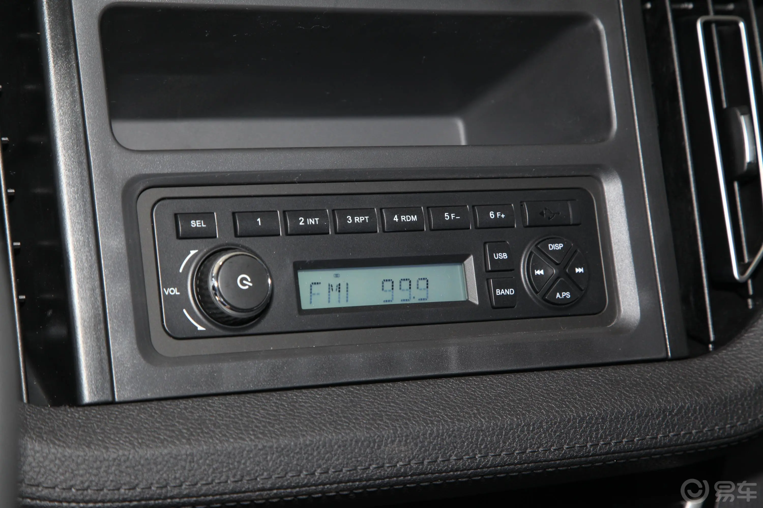 瑞迈2.4T 手动 两驱 长轴舒适版 汽油音响