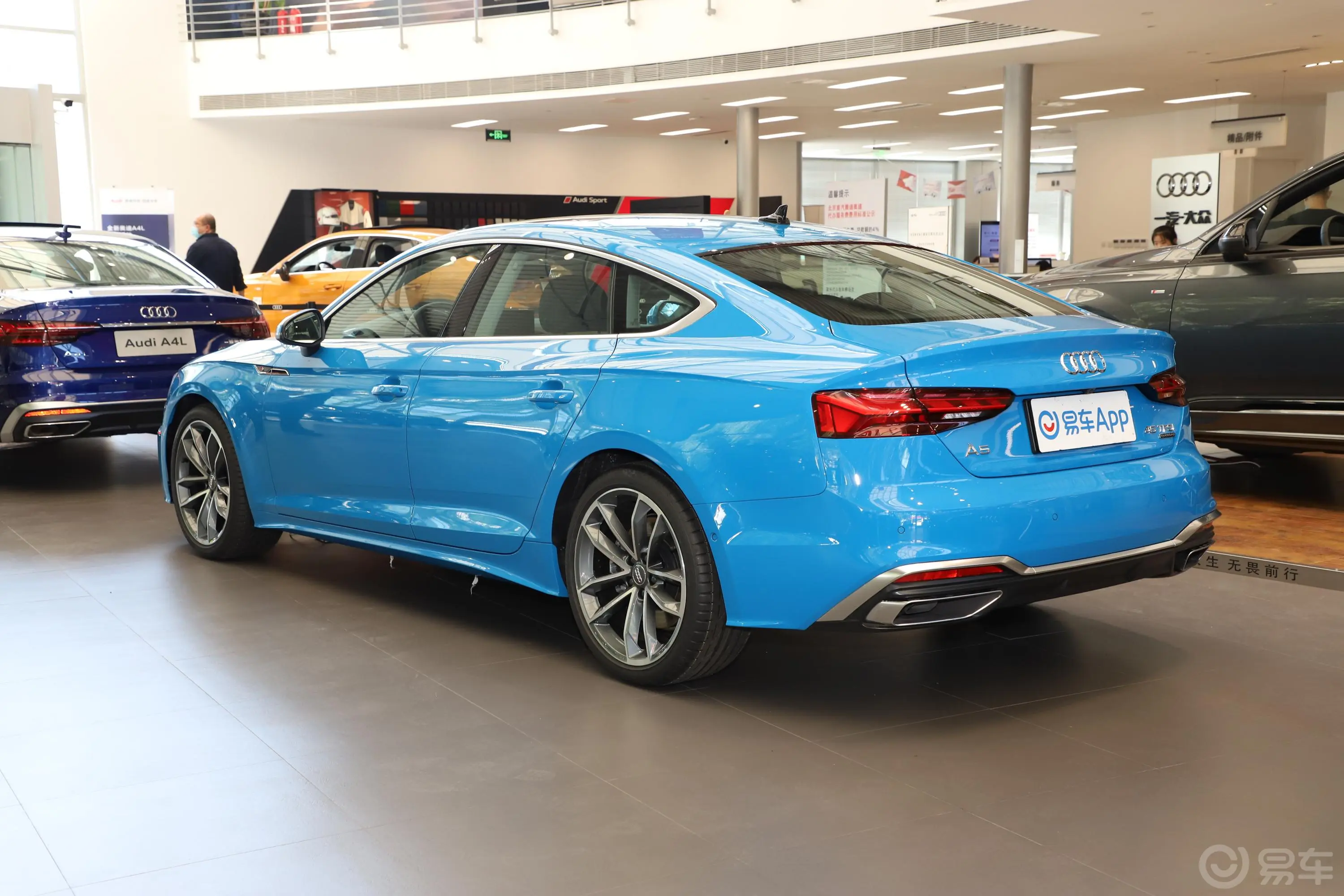 奥迪A5Sportback 45TFSI quattro 臻选动感型侧后45度车头向左水平