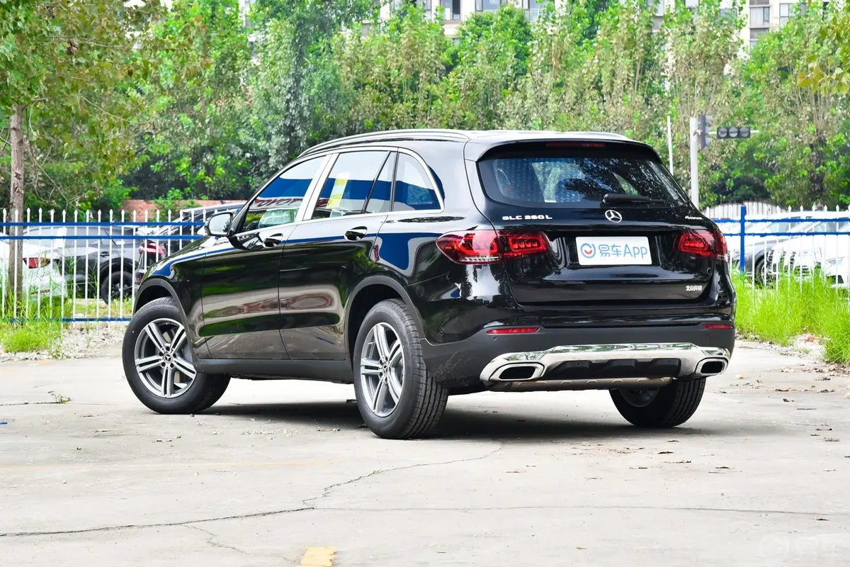 奔驰GLCGLC 260 L 4MATIC 动感型侧后45度车头向左水平