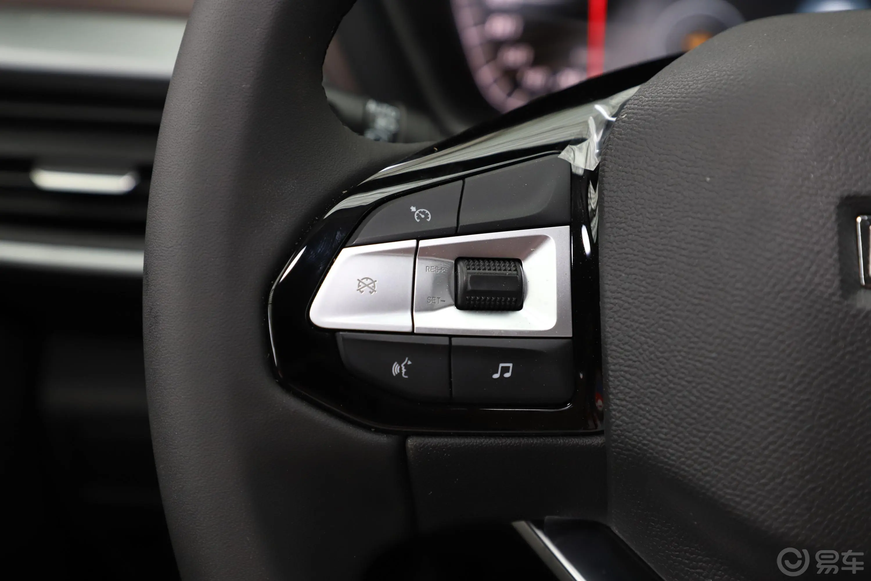 凯程F702.4T 手自一体 四驱 行政版 汽油左侧方向盘功能按键