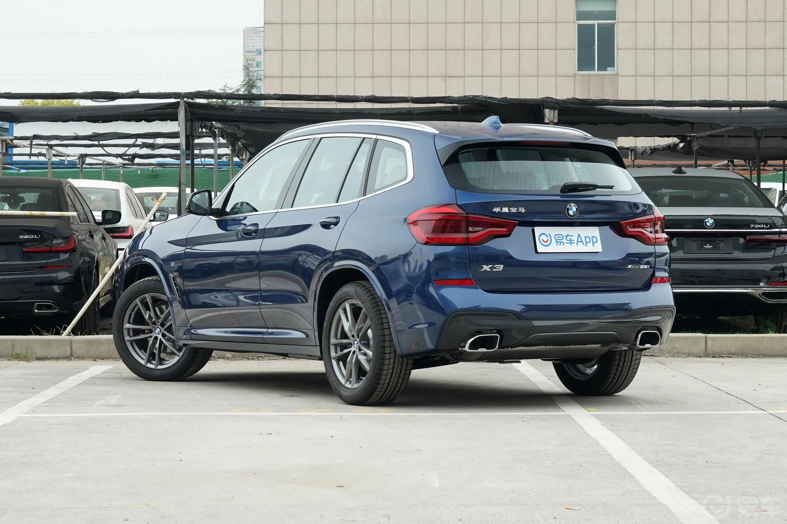 宝马X3xDrive 28i M运动套装侧后45度车头向左水平