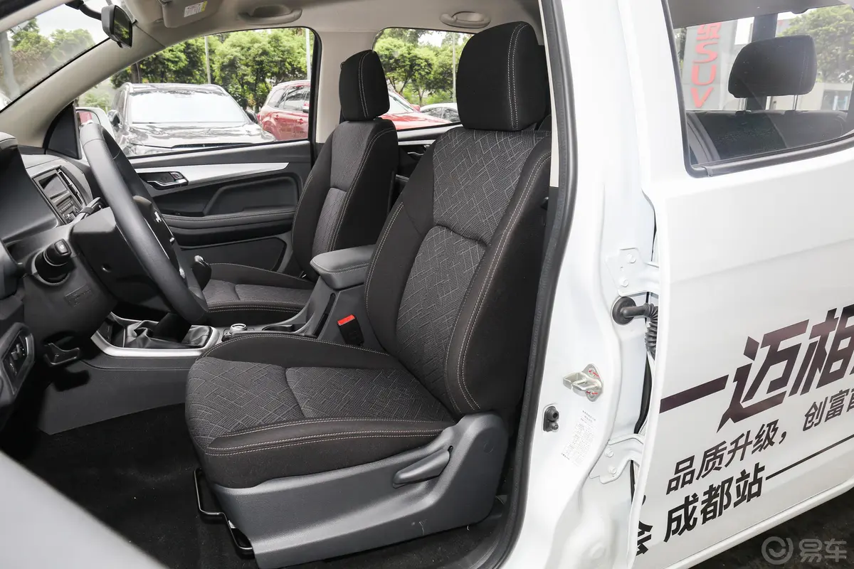 瑞迈2.4T 手动 四驱 加长舒适版 汽油驾驶员座椅