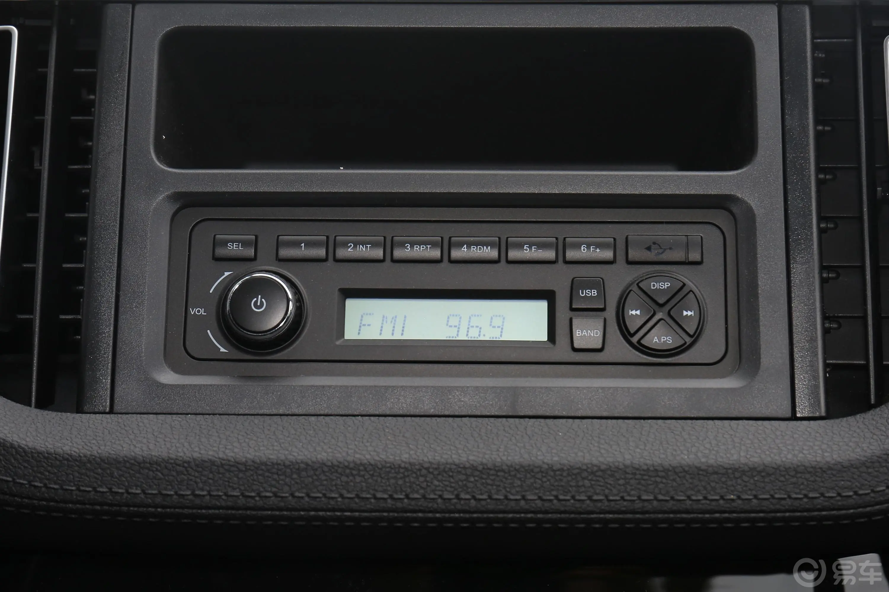 瑞迈2.4T 手动 四驱 加长舒适版 汽油音响