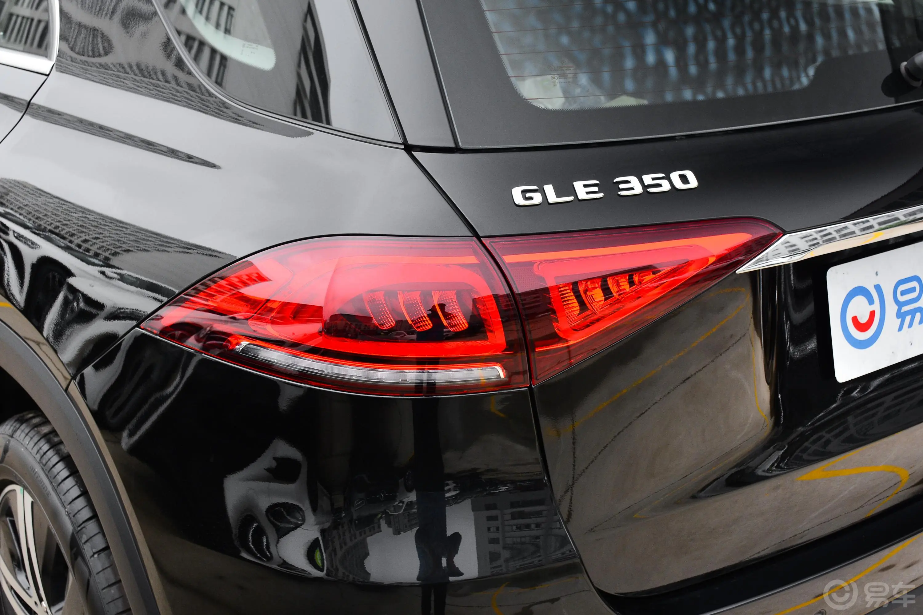 奔驰GLE改款 GLE 350 4MATIC 动感型尾灯侧45度俯拍