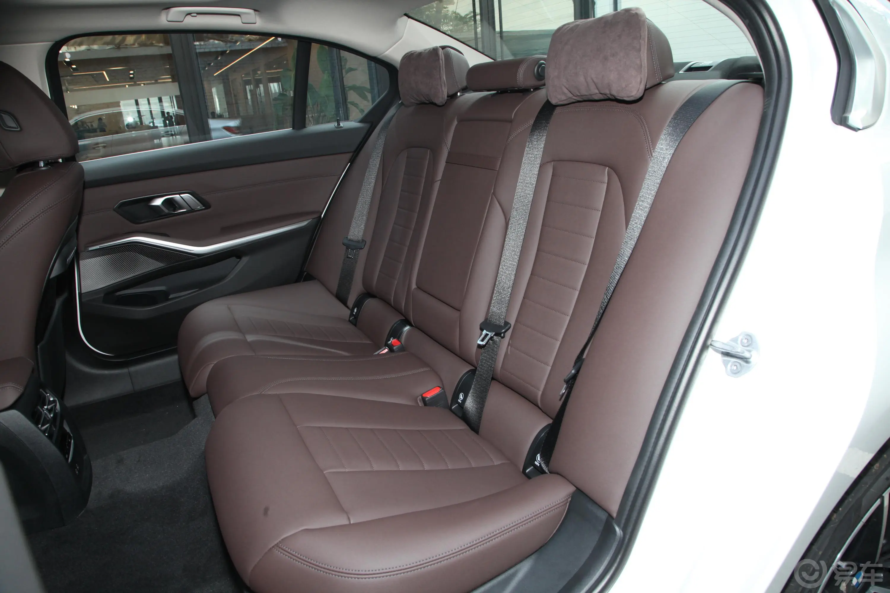宝马3系325Li xDrive M运动套装后排座椅