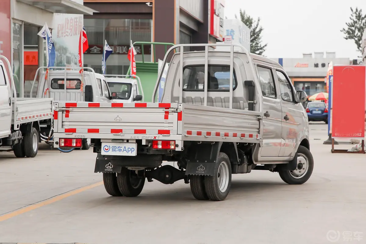 跨越王X1载货汽车N1 1.2L 双排双后轮 标准版(5.62米) SC1034XAS6B2 汽油 国VI侧后45度车头向右水平