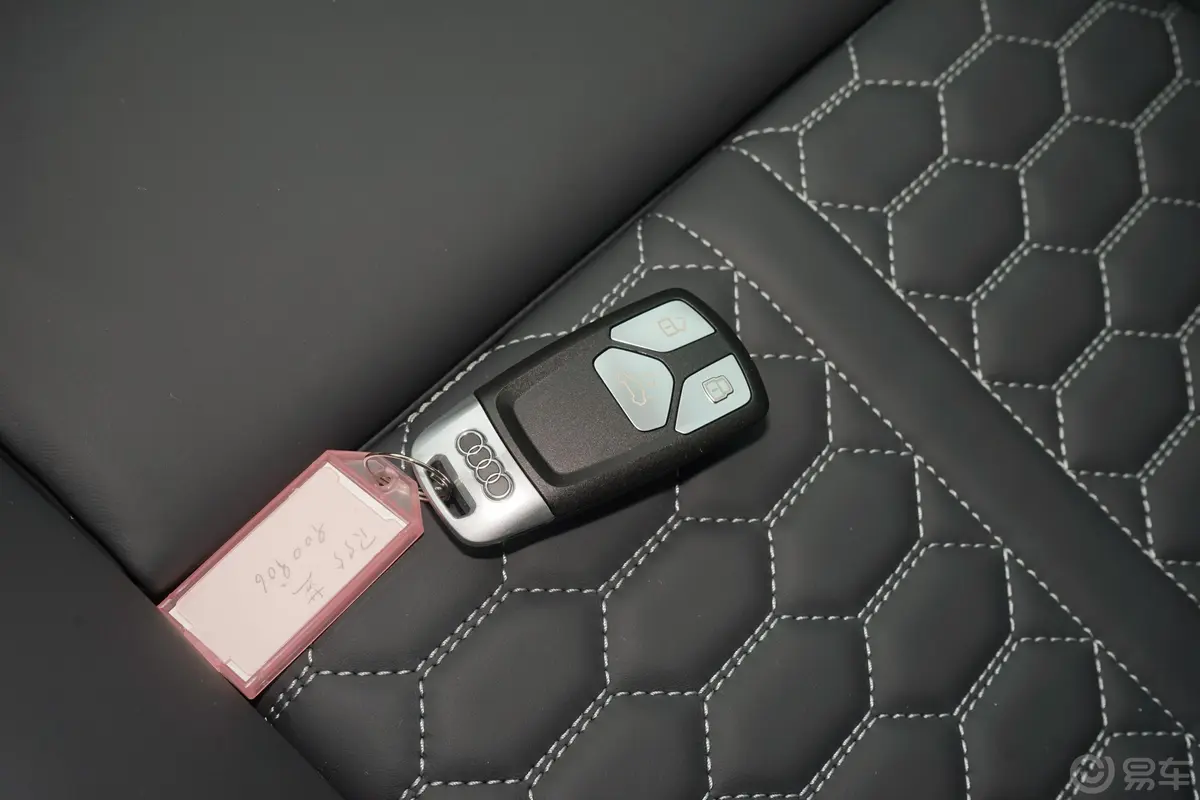 奥迪RS 52.9T Sportback 暗金版钥匙正面