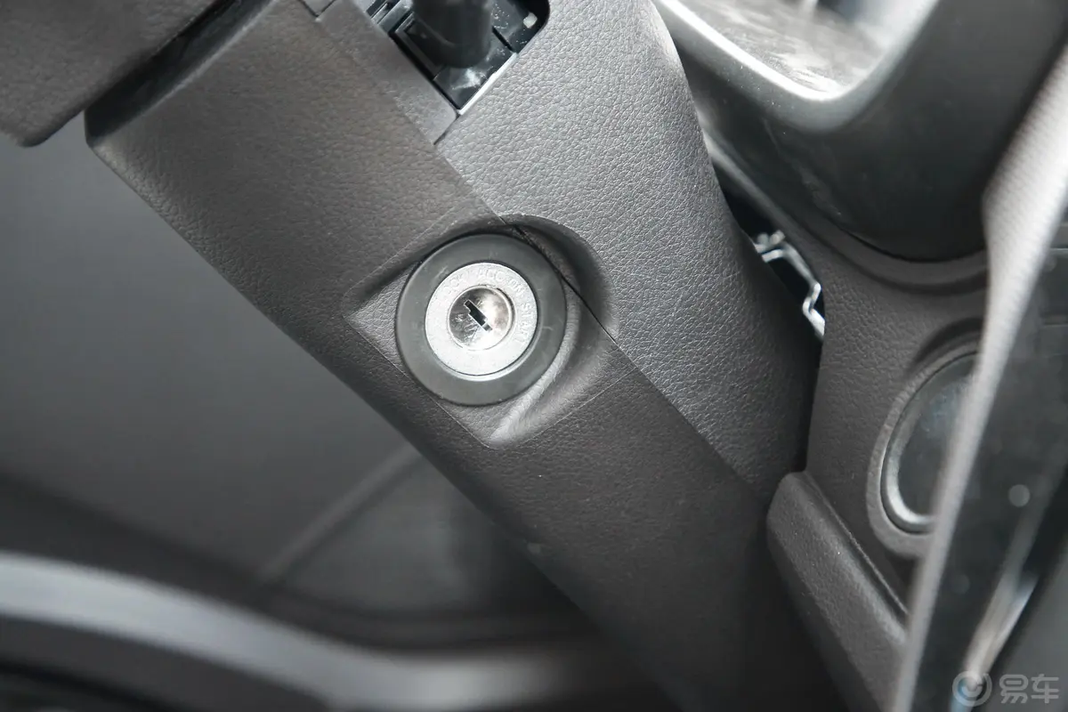 祥菱MM2 1.6L 手动 单排后双胎 11方 厢式车钥匙孔或一键启动按键