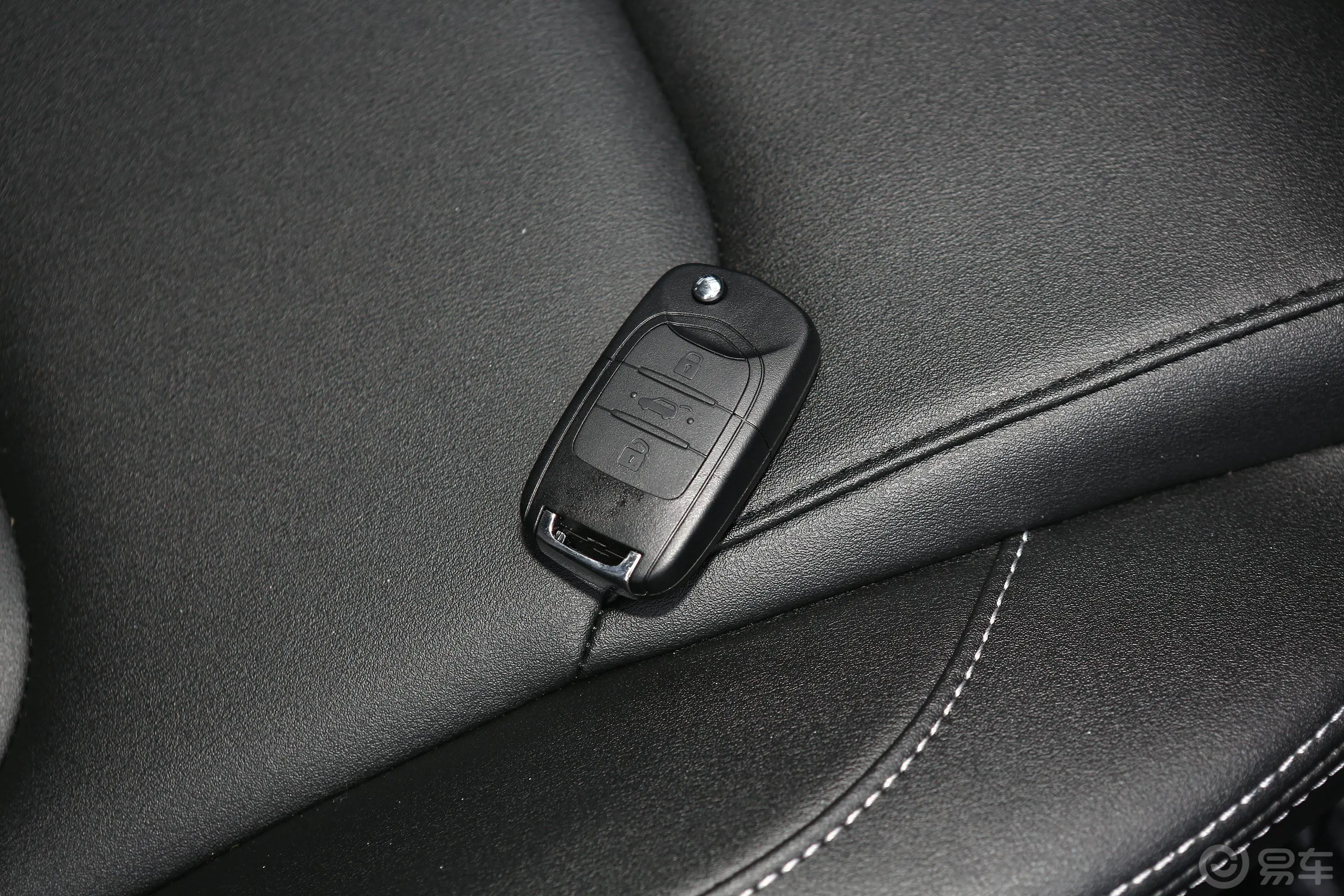 宝骏530全球车周年纪念版 1.5T 手动 尊贵型 7座钥匙正面