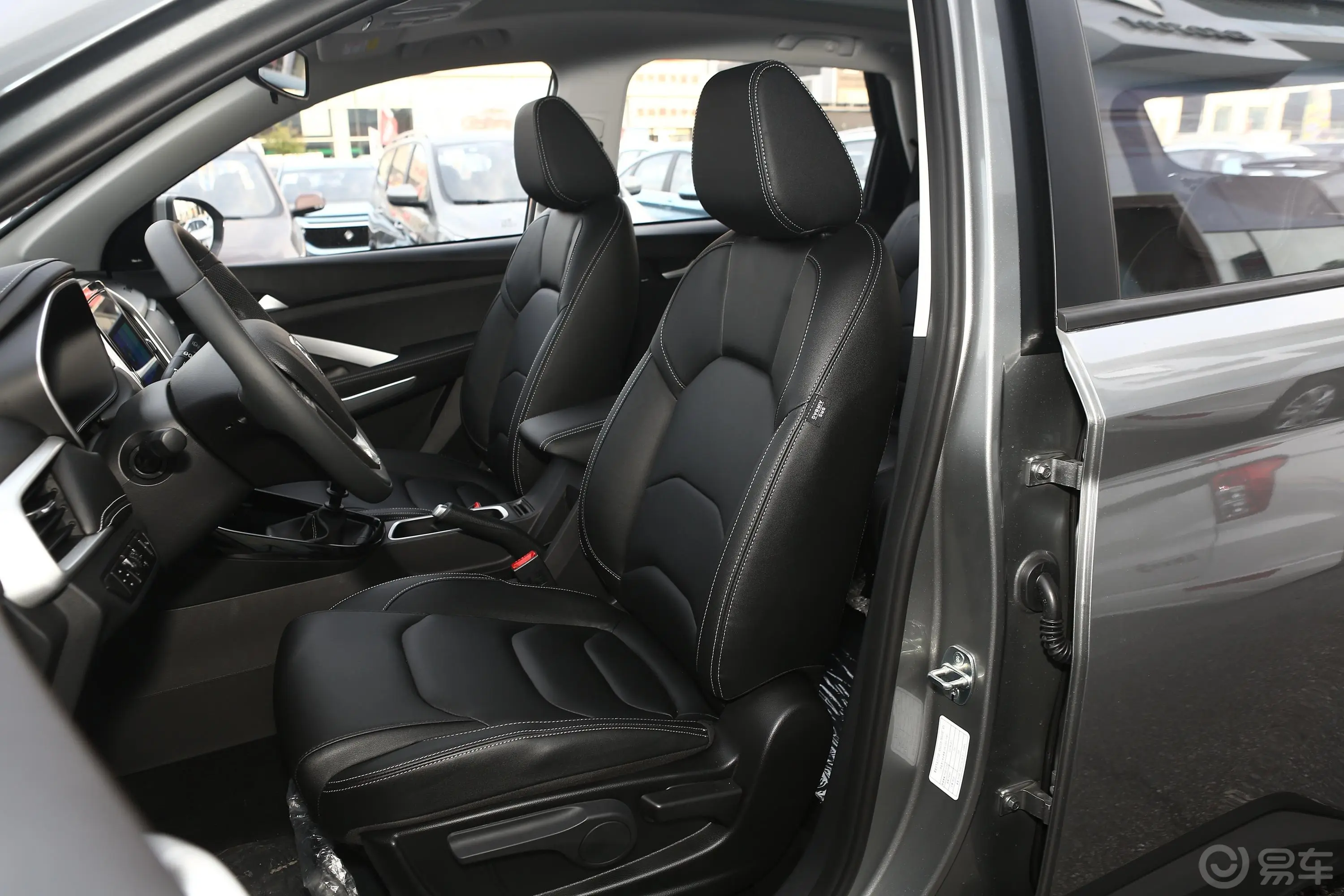 宝骏530全球车周年纪念版 1.5T 手动 尊贵型 7座驾驶员座椅