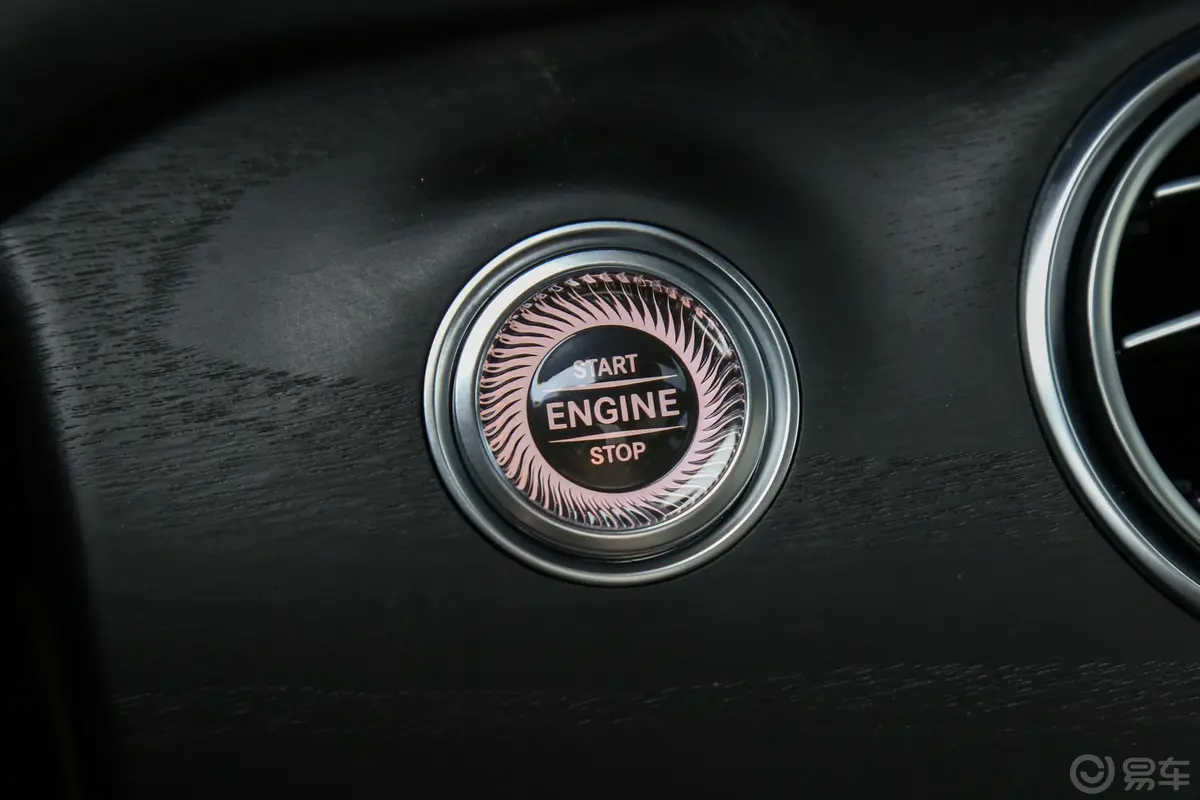 奔驰E级E 300 L 运动豪华型钥匙孔或一键启动按键