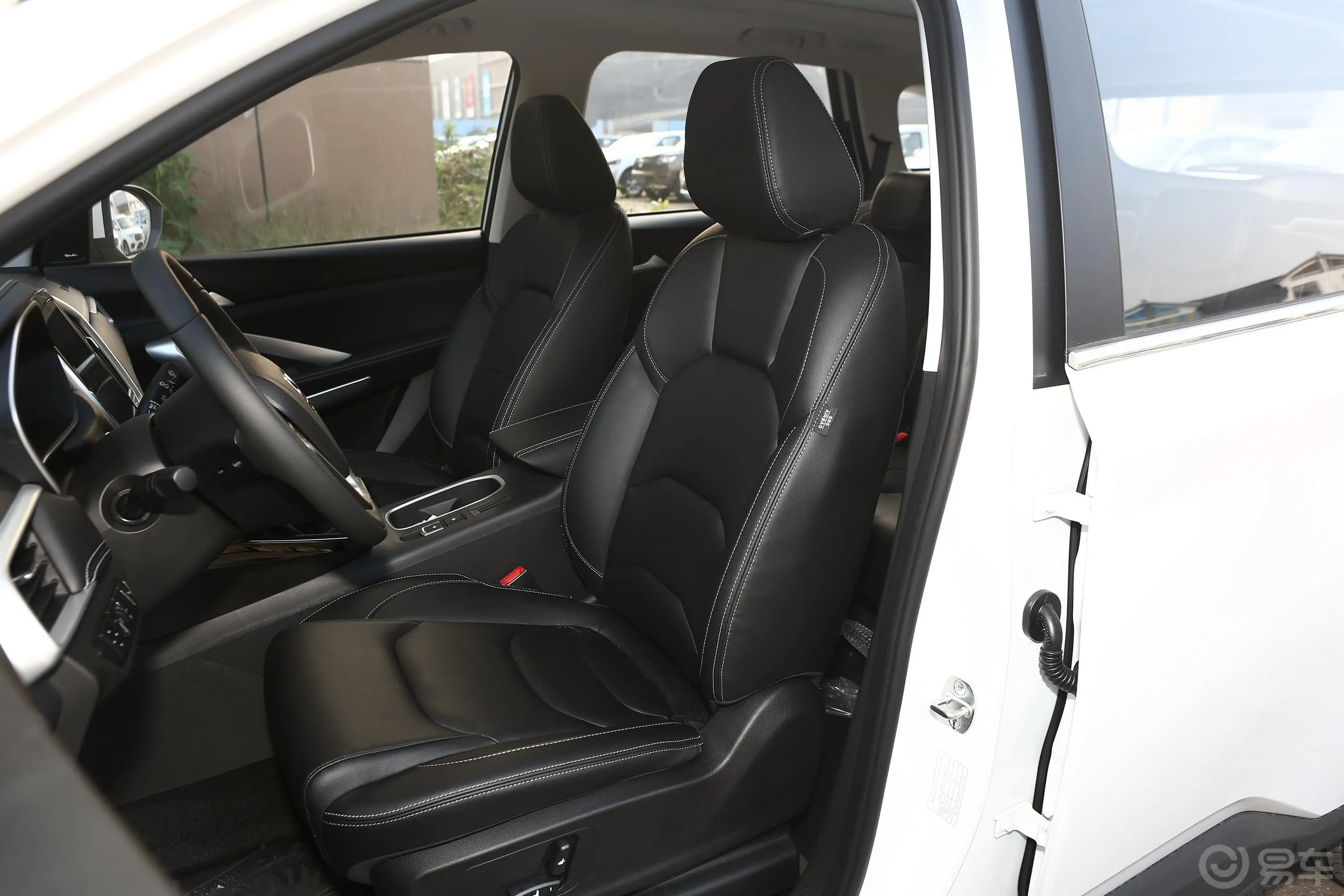宝骏530全球车周年纪念版 1.5T CVT 尊贵互联型 7座驾驶员座椅