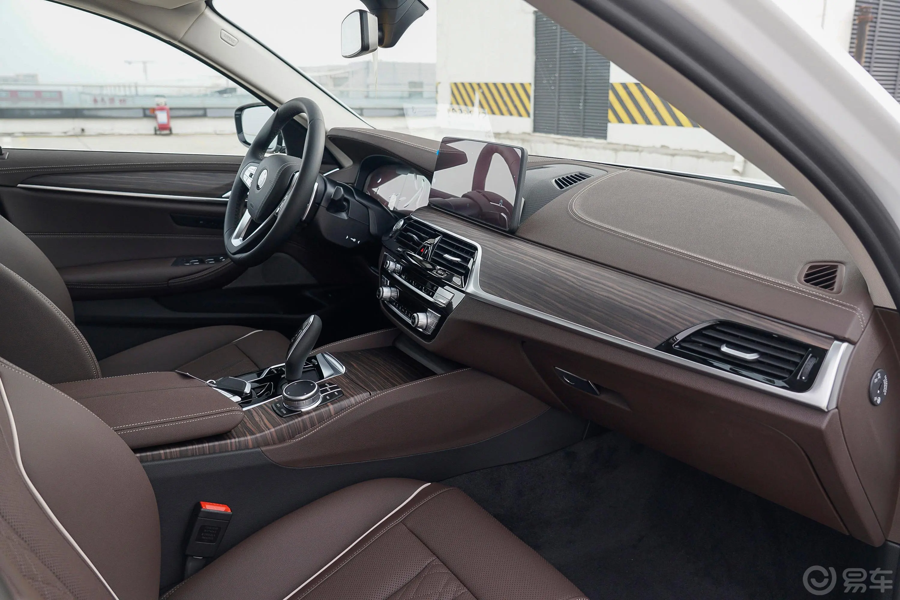 宝马5系530Li xDrive 豪华套装内饰全景副驾驶员方向