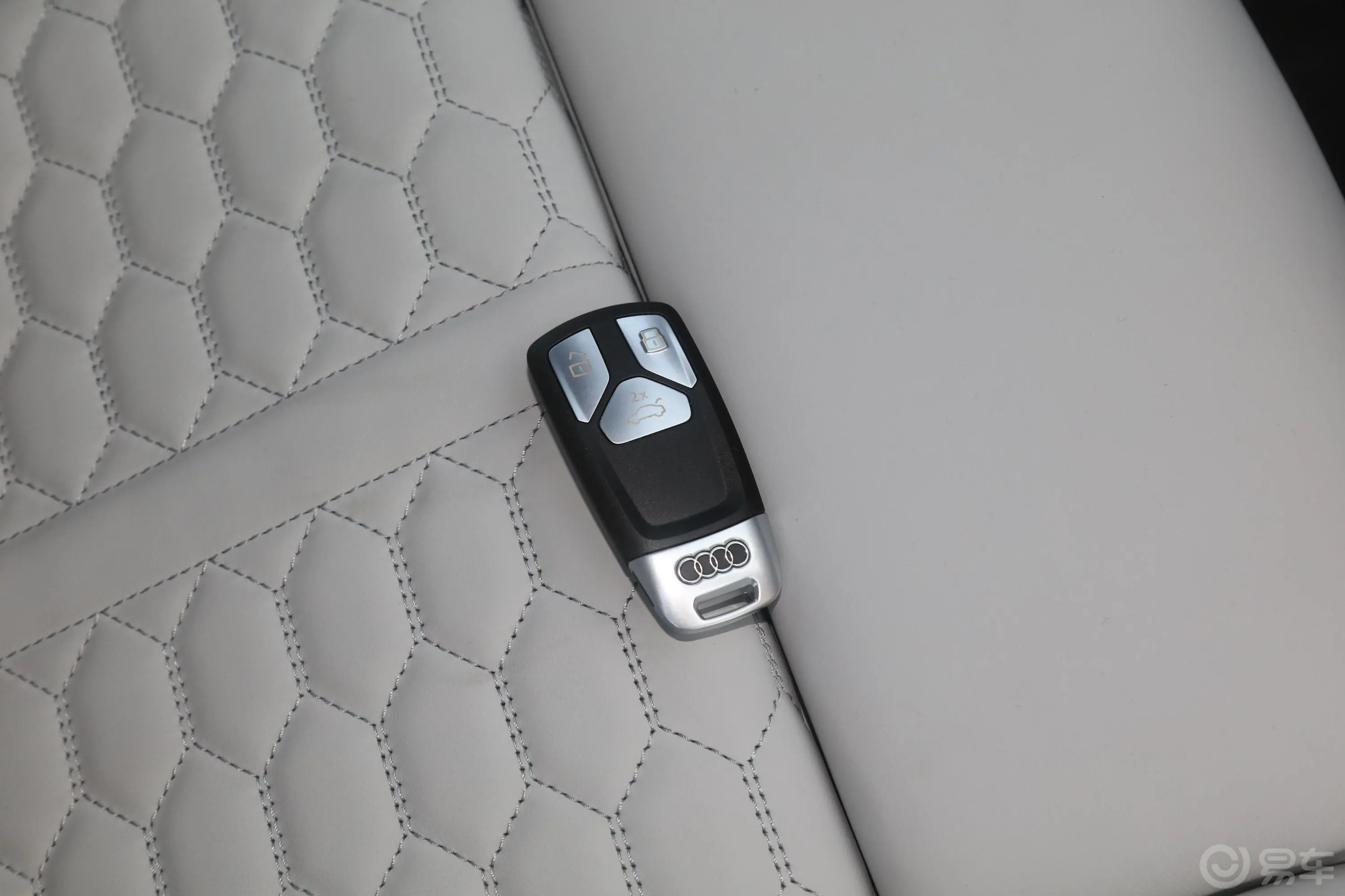 奥迪RS 52.9T Coupe 暗金版钥匙正面