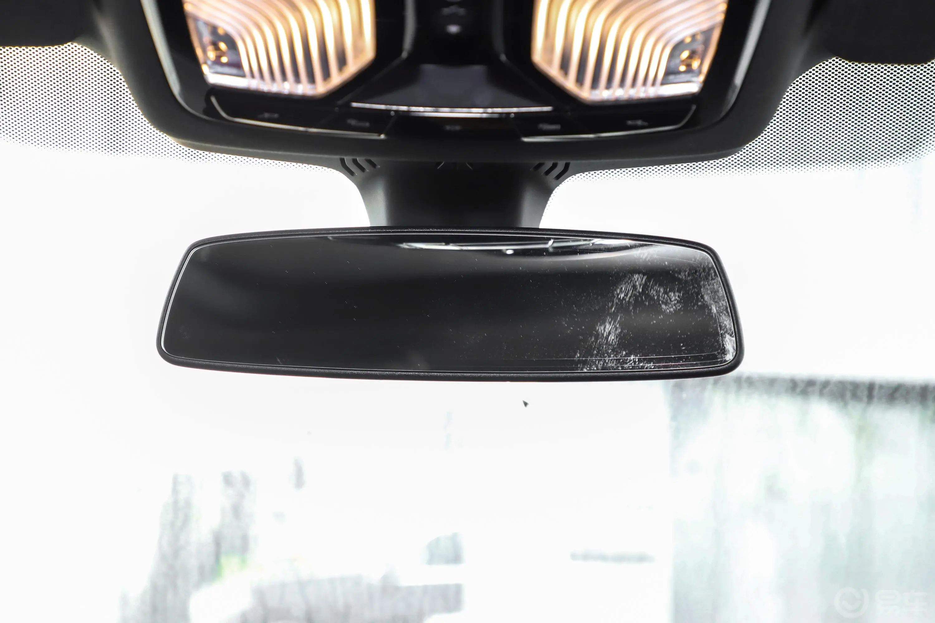 宝马5系530Li xDrive M运动套装内后视镜