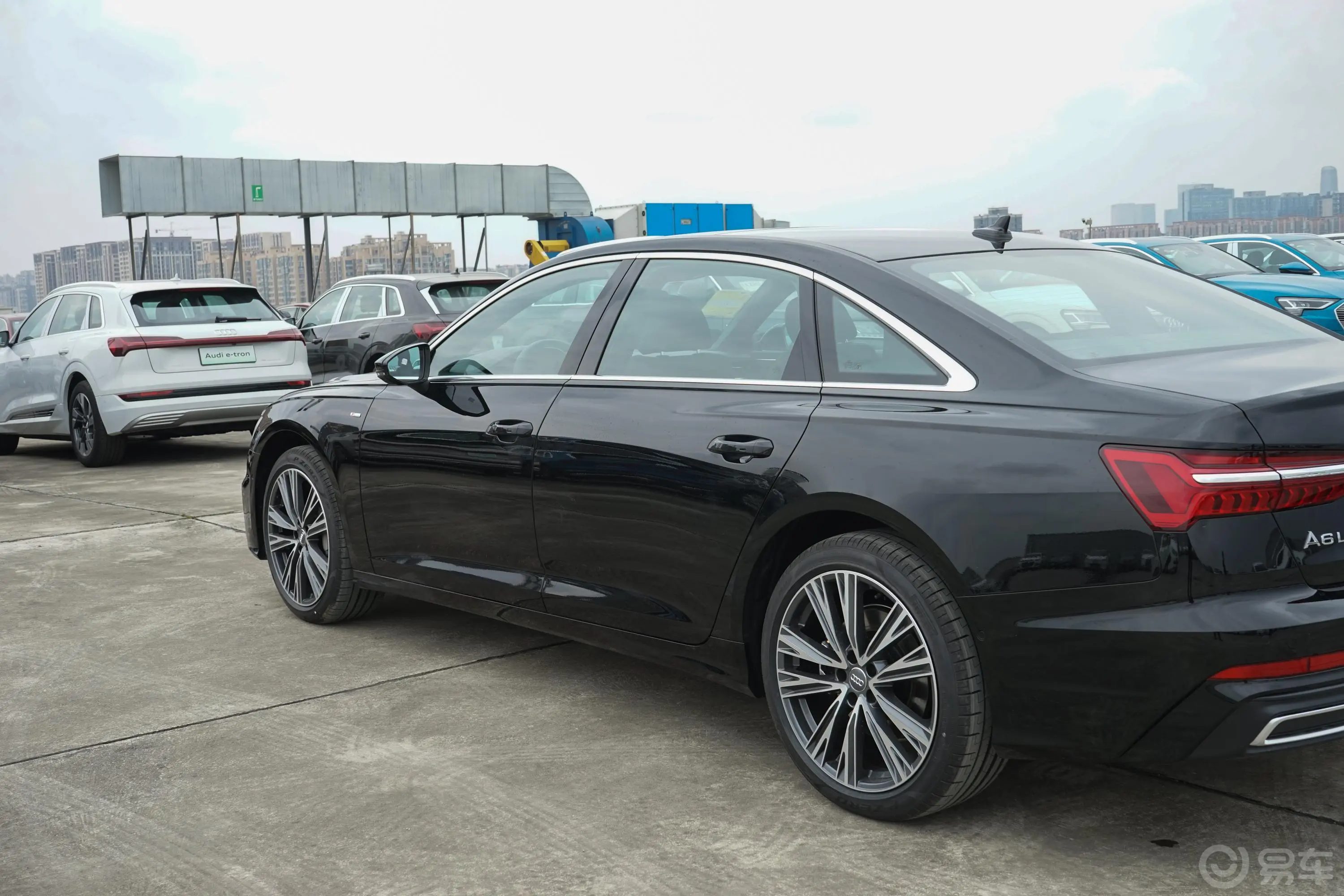 奥迪A6L45 TFSI quattro 臻选动感型外观