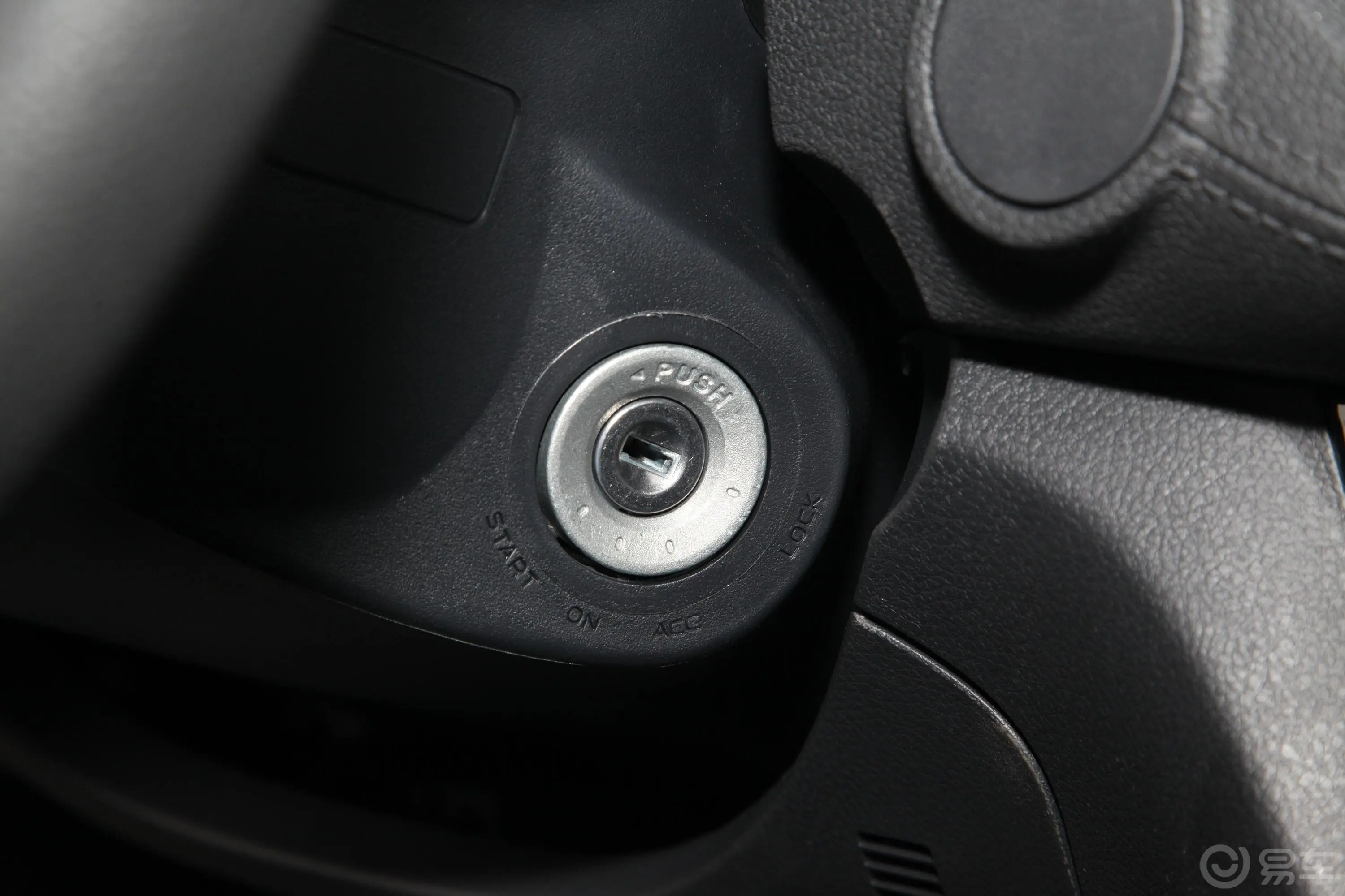 瑞迈2.8T 手动 四驱 标轴舒享版 柴油钥匙孔或一键启动按键