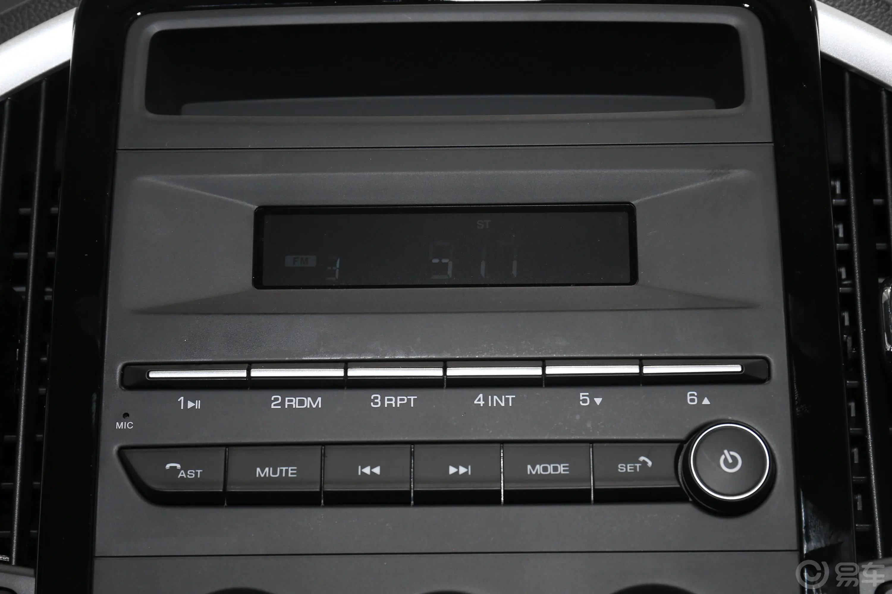宝骏530全球车周年纪念版 1.5T 手动 舒适型 6座音响