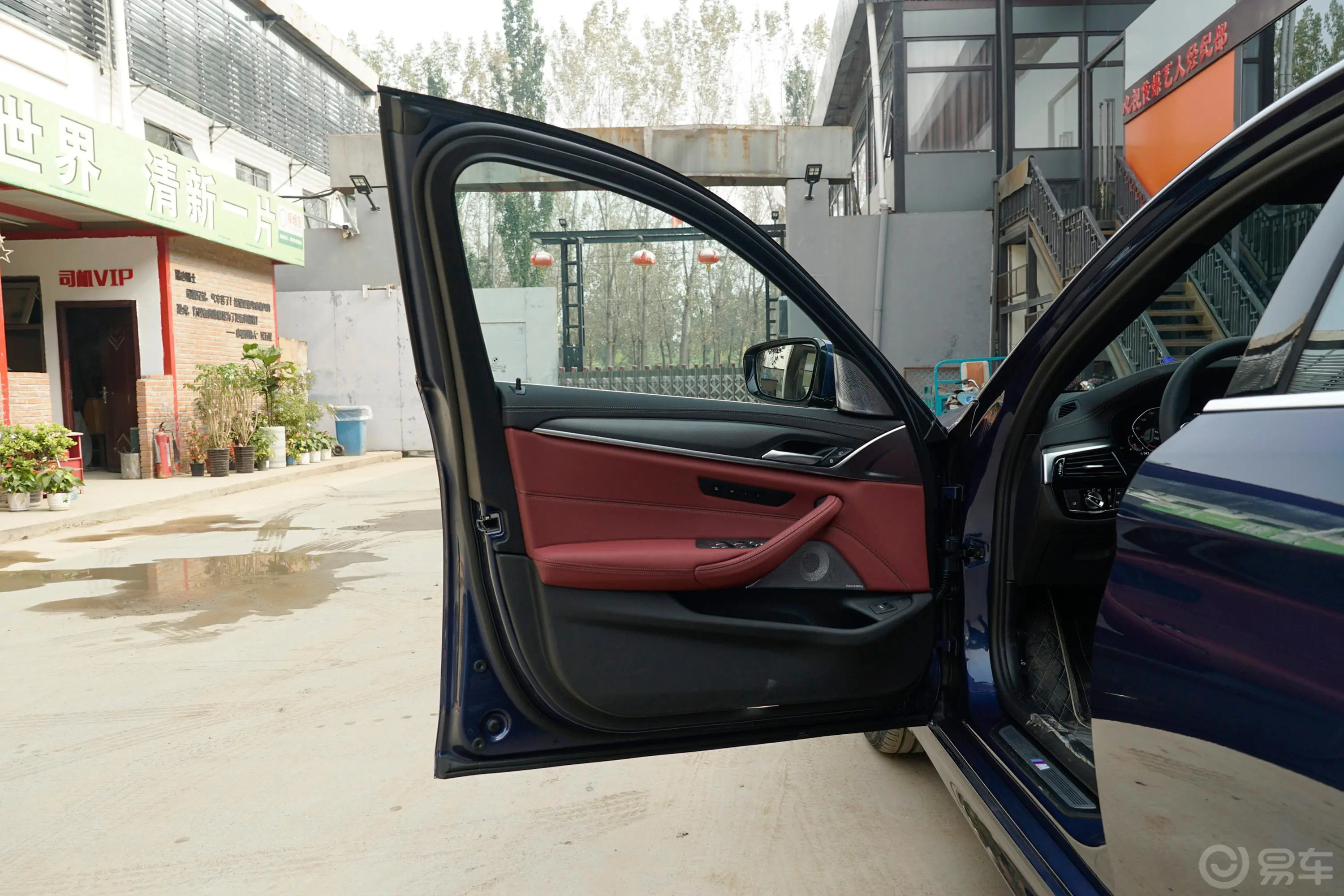 宝马5系530Li 行政型 M运动套装驾驶员侧前车门