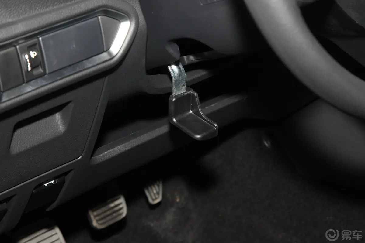 瑞迈2.8T 手动 两驱 标轴舒适版 柴油方向盘调节