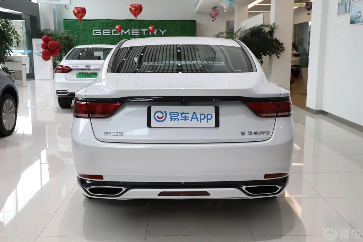 博瑞PHEV1.5T 双离合 ePro领享版正后水平