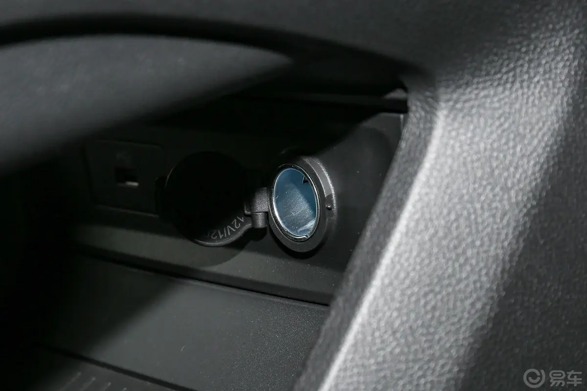 嘉悦X71.5T 双离合 自由+型内饰