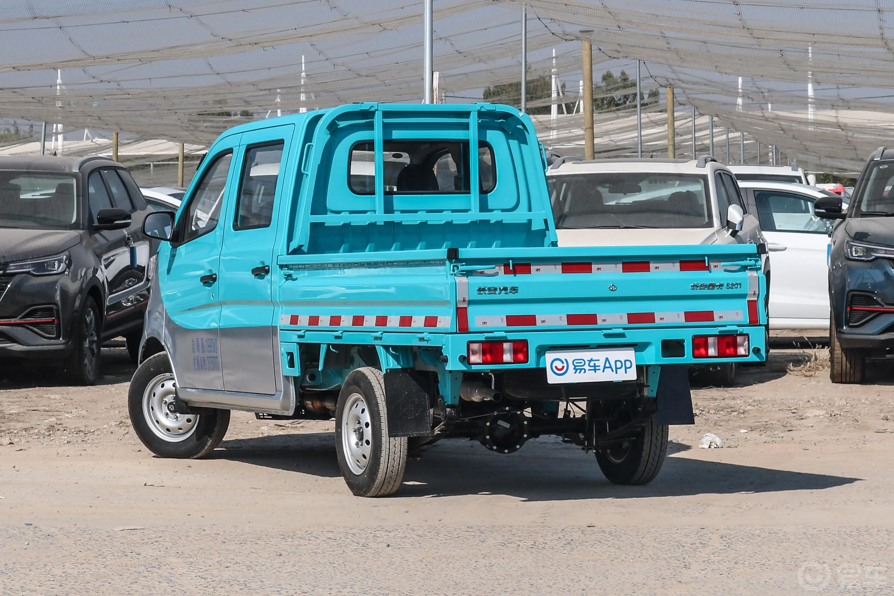 长安星卡1.5L 双排 货车基本型 国VI外观