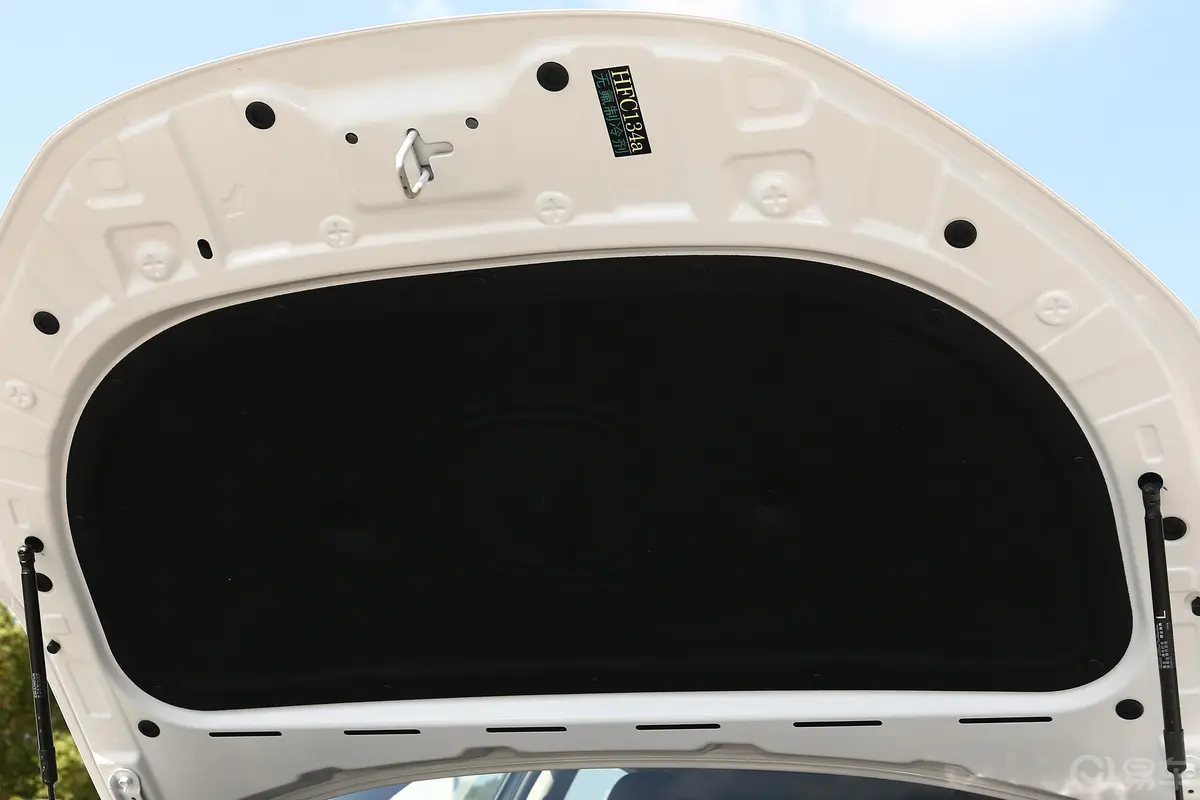 长安CS75PLUS2.0T 手自一体 领航型发动机舱盖内侧