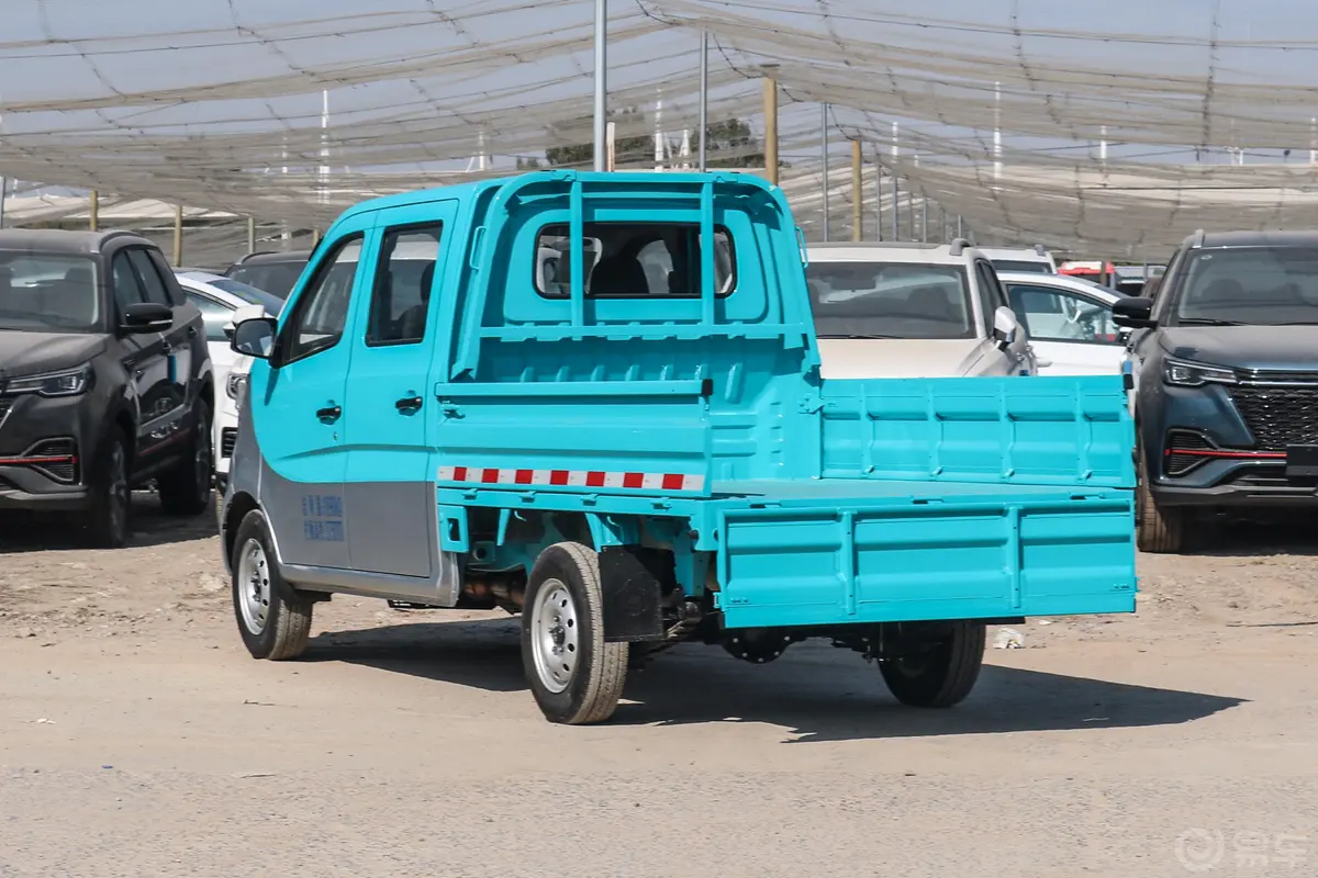 长安星卡1.5L 双排 货车基本型 国VI空间