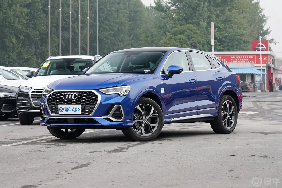 奥迪Q3 Sportback40 TFSI 时尚型侧前45度车头向左水平