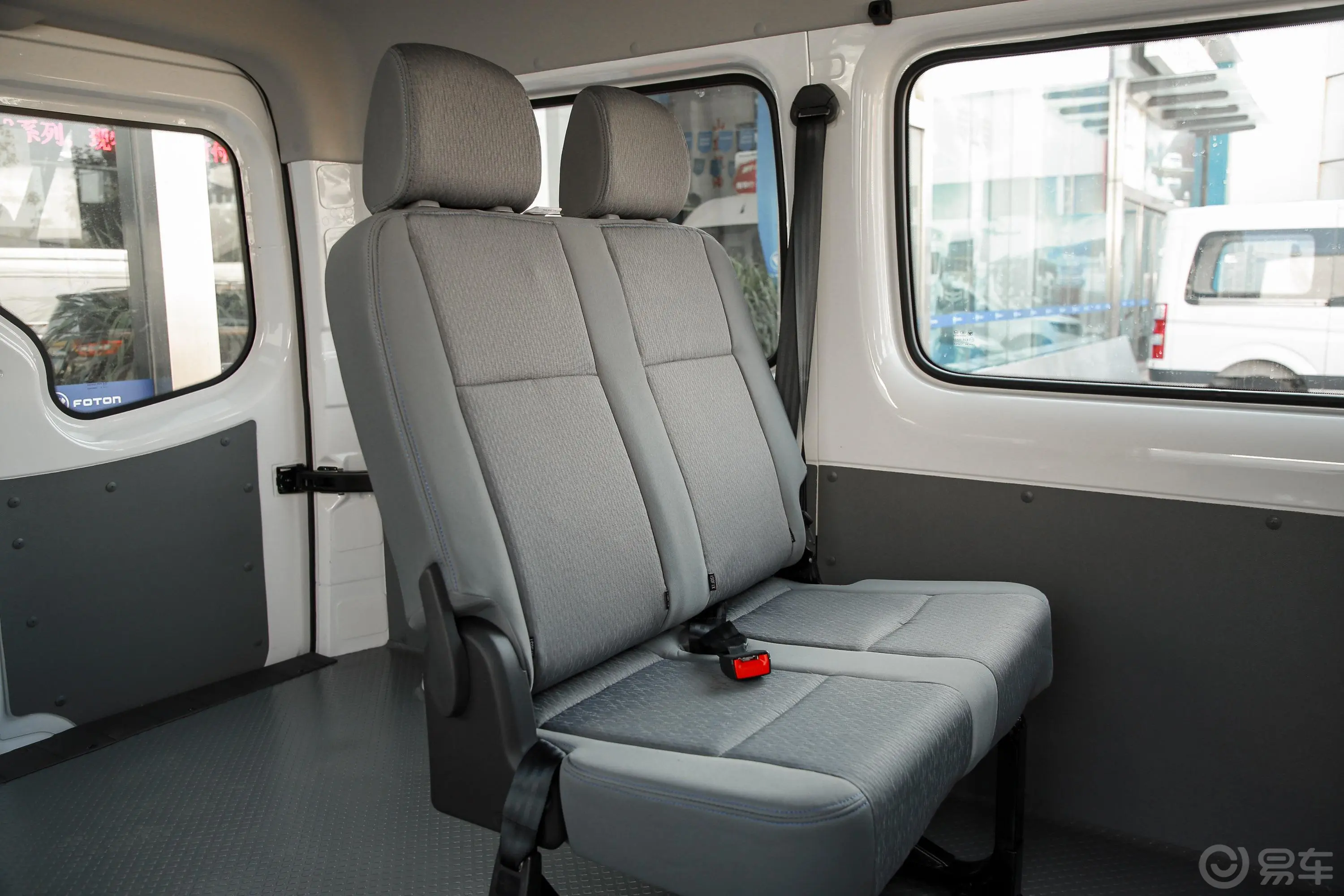图雅诺2.5T 手动 短轴平顶 多功能版(4J系列) 5-7座 柴油 国V后排座椅