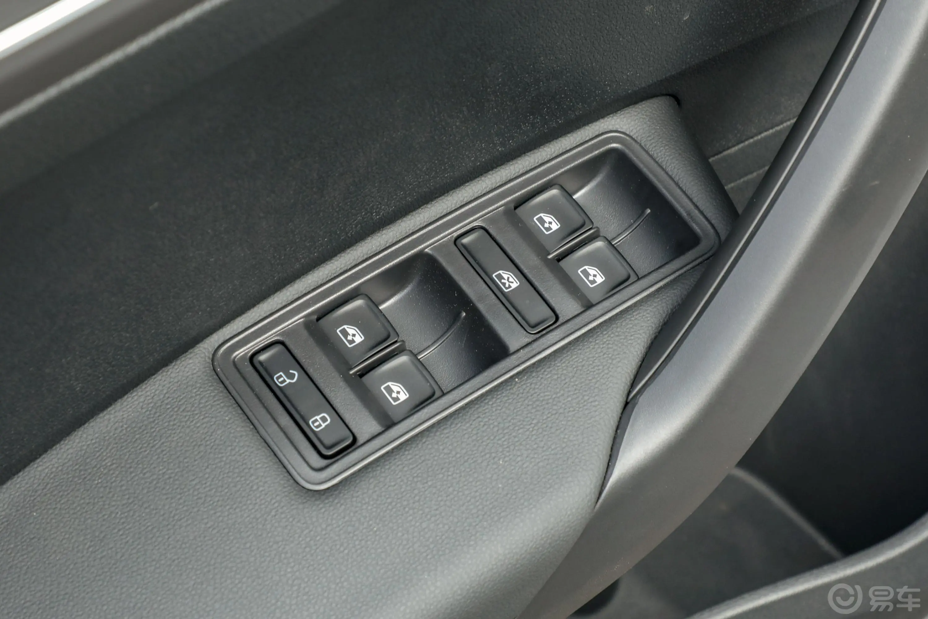 桑塔纳1.5L 手动 舒适版车窗调节整体
