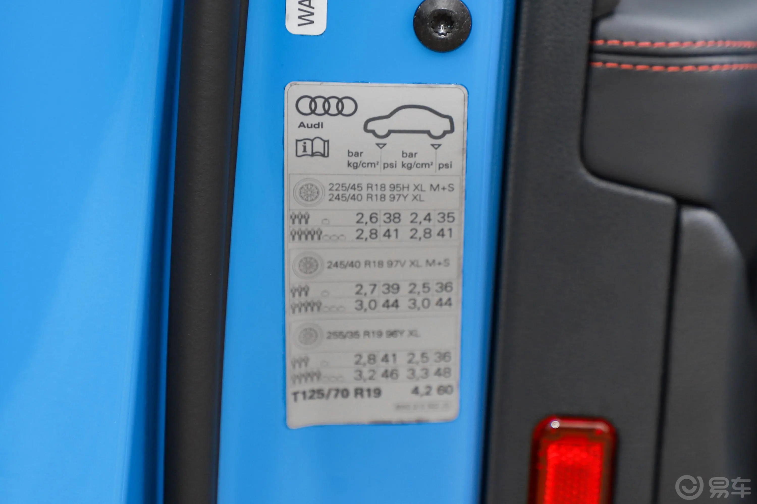奥迪S43.0T胎压信息铭牌