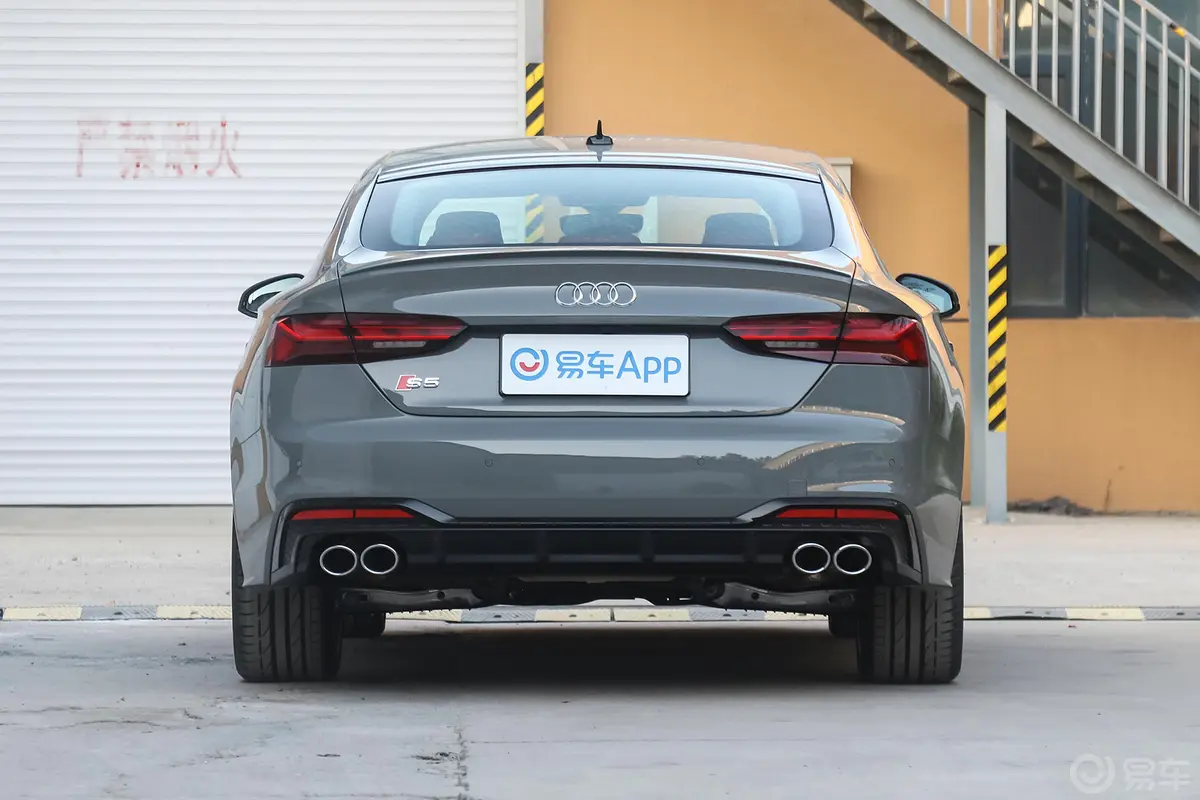 奥迪S53.0T Sportback正后水平