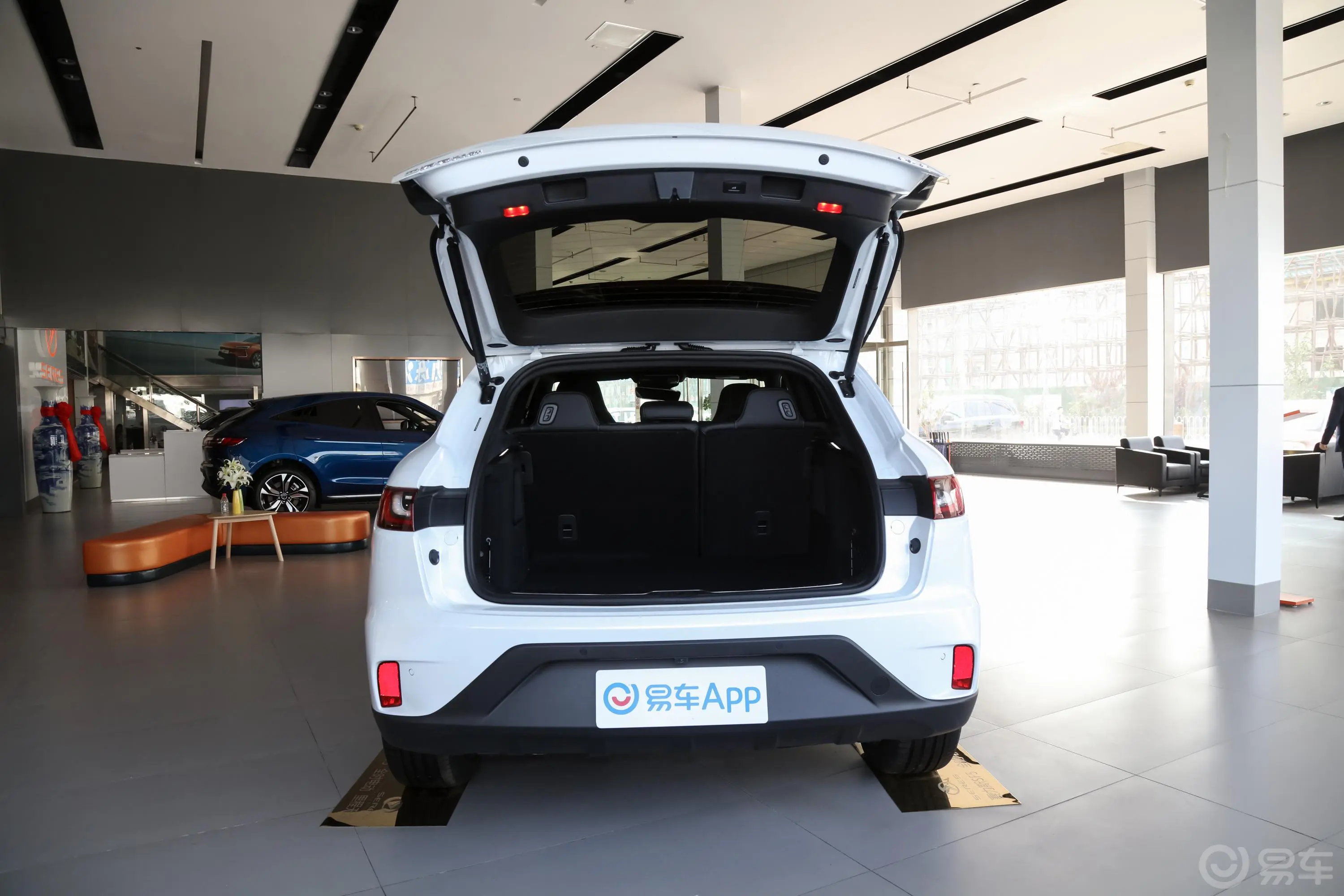赛力斯SF5两驱 高性能运动版空间